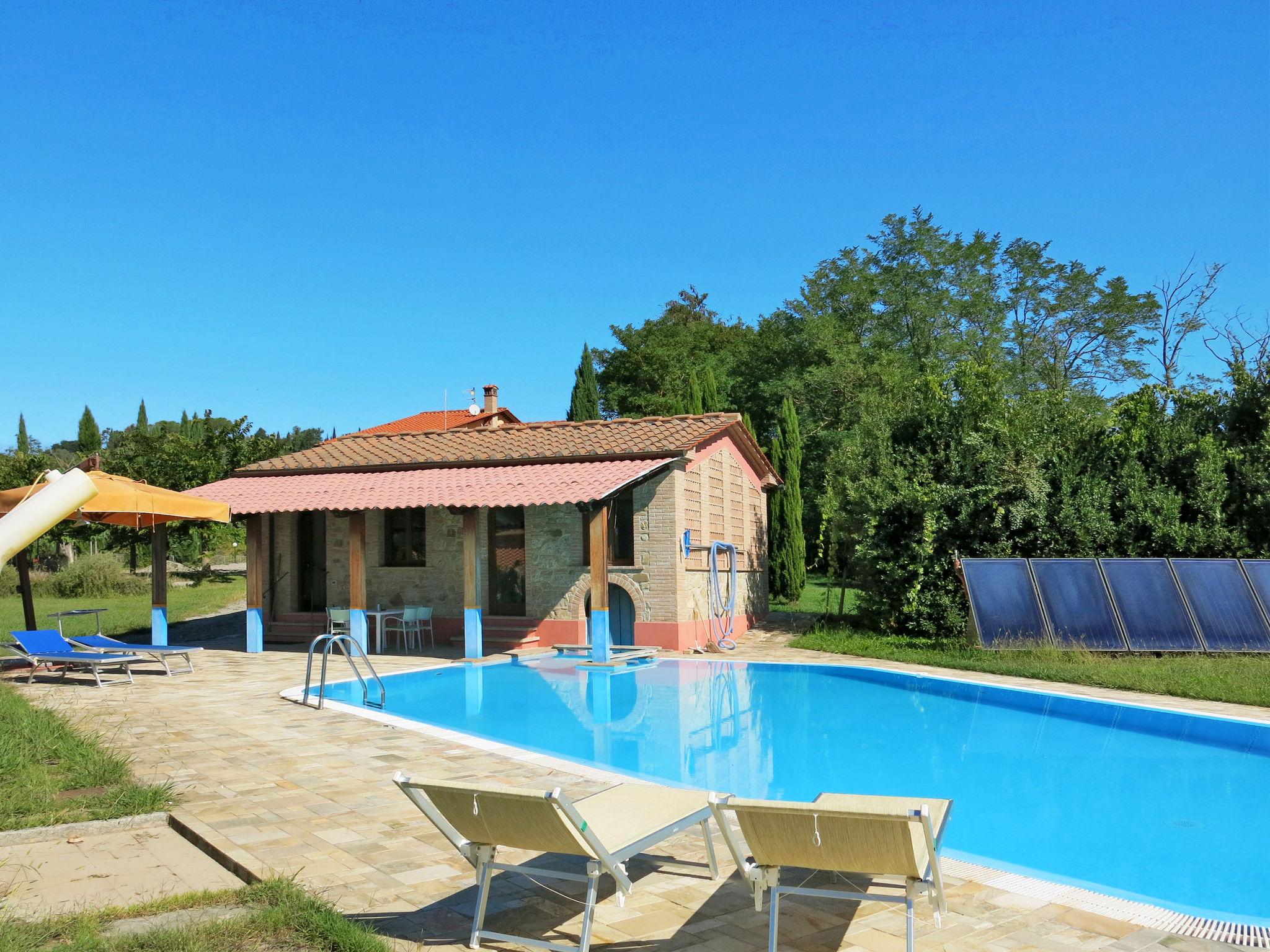 Foto 1 - Apartamento de 2 habitaciones en Peccioli con piscina y jardín