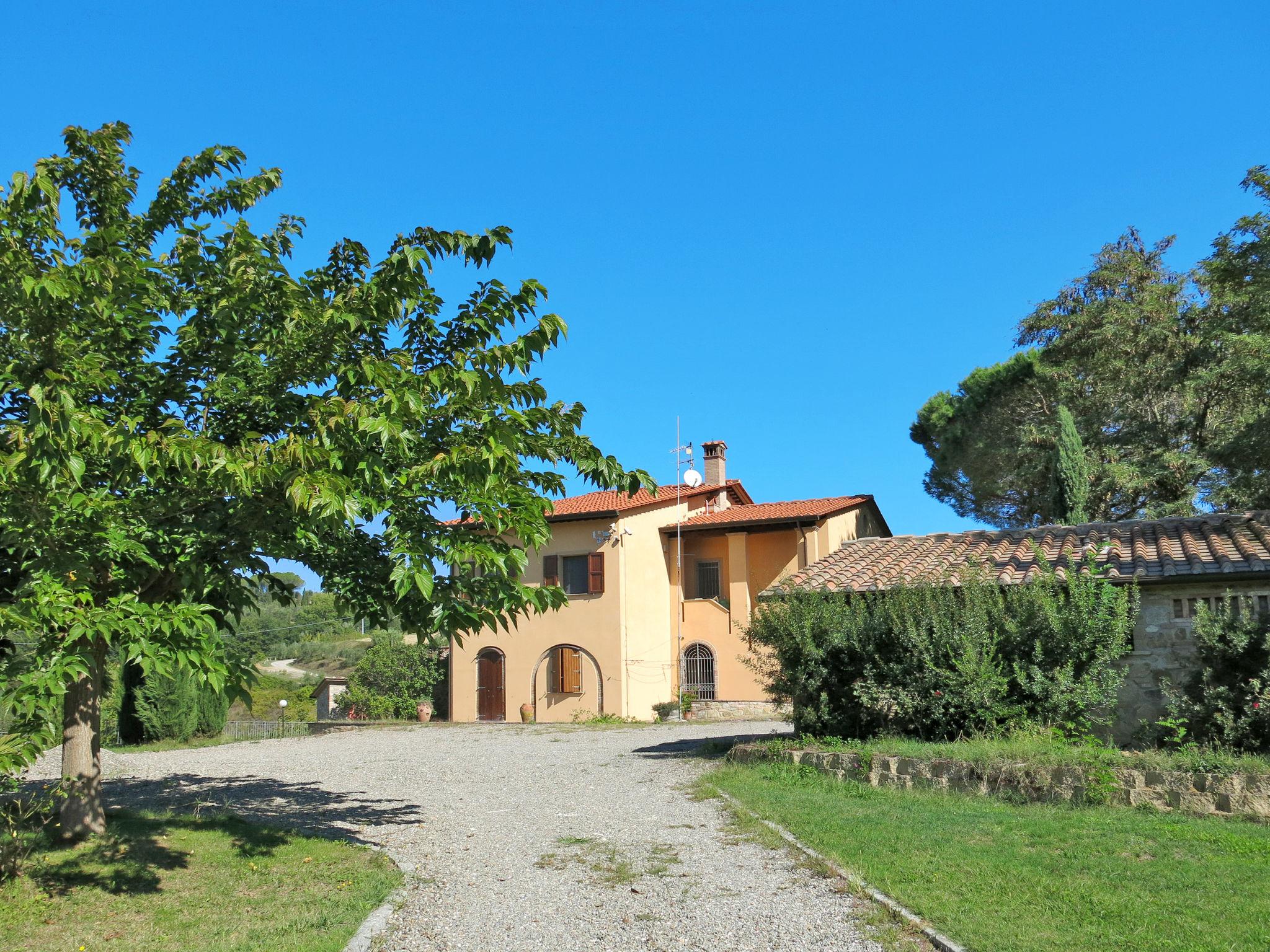 Foto 3 - Appartamento con 2 camere da letto a Peccioli con piscina e giardino