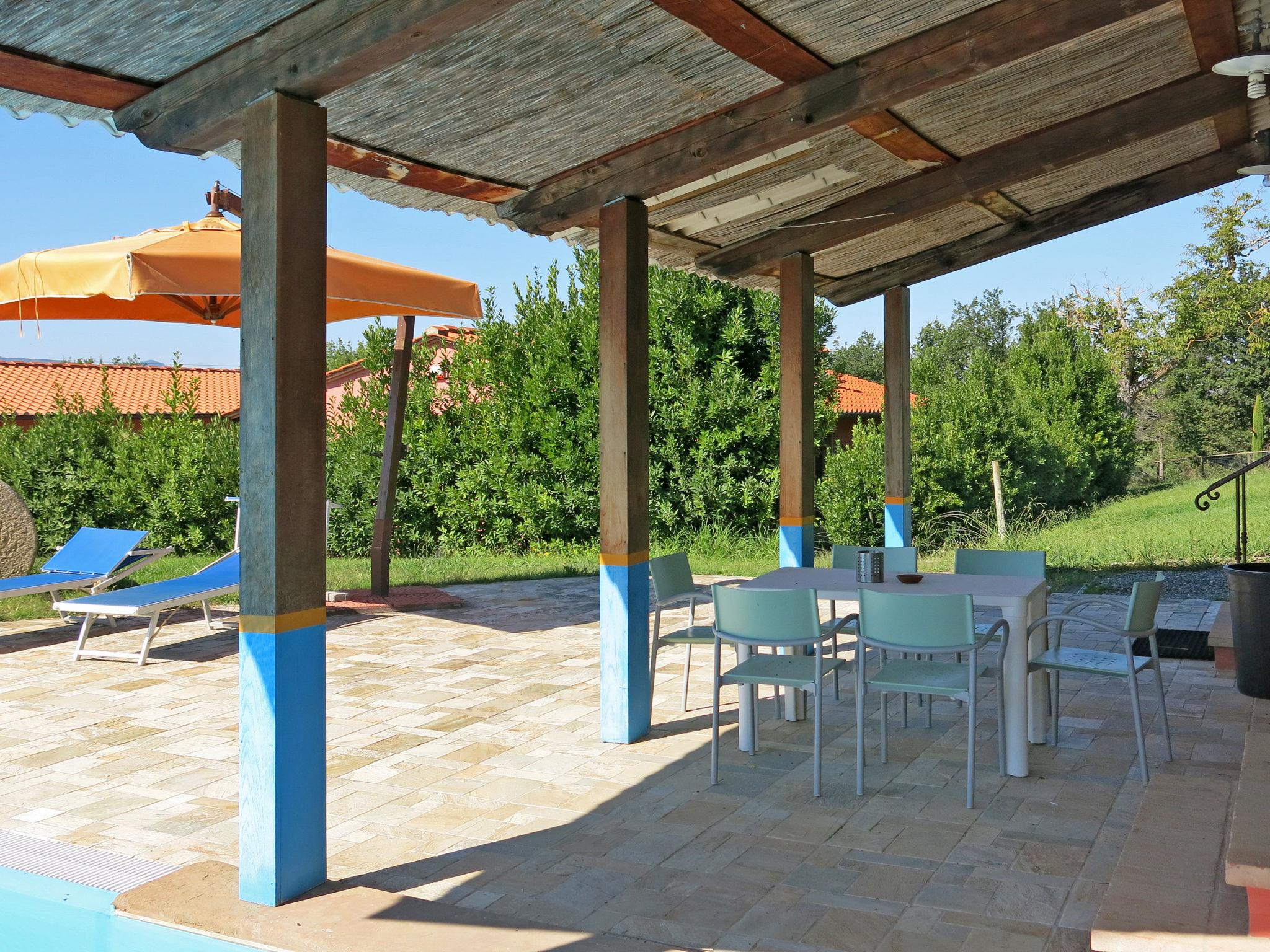 Photo 9 - 2 bedroom Apartment in Peccioli with swimming pool and garden