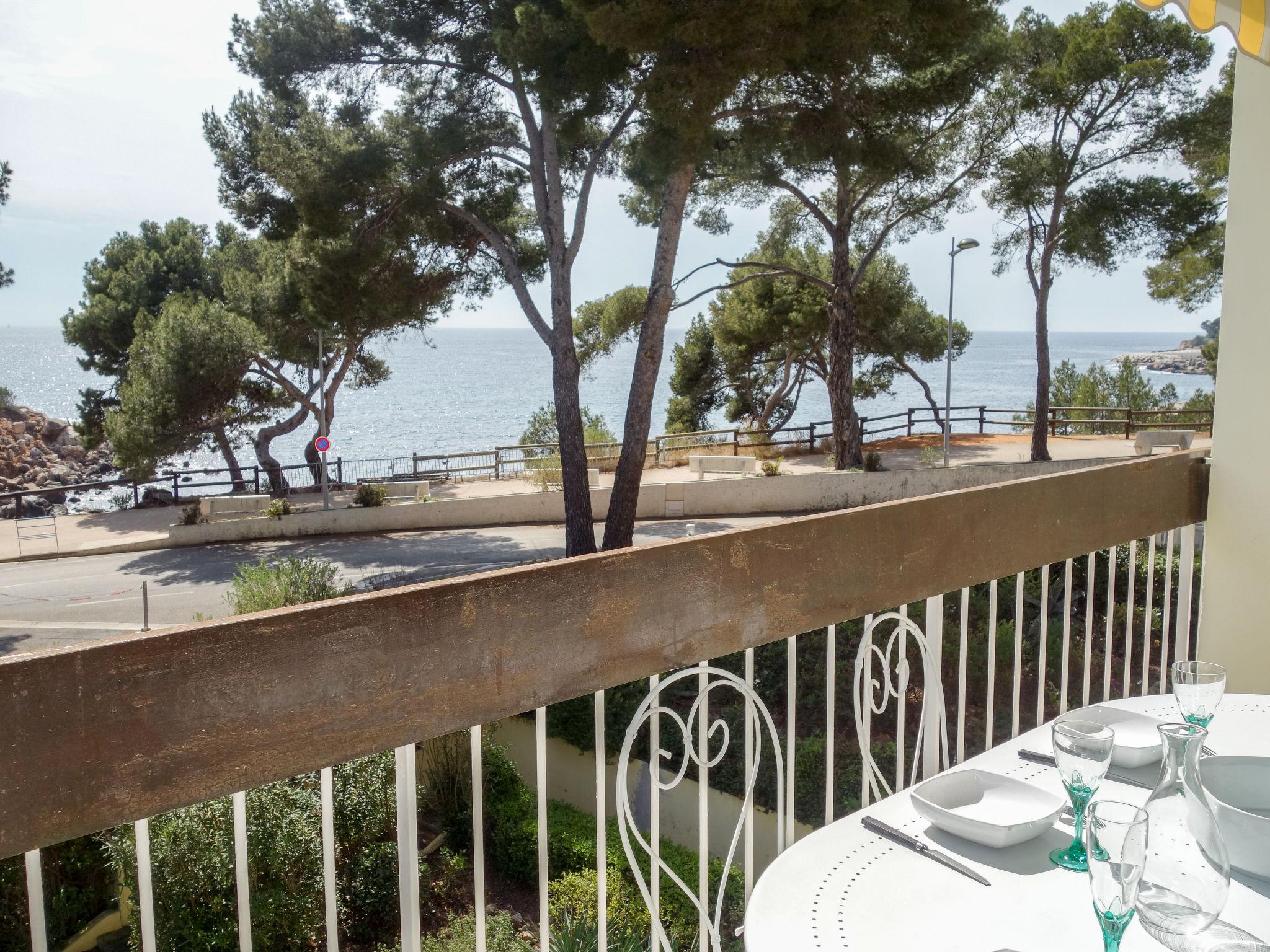 Photo 3 - 2 bedroom Apartment in Bandol with terrace and sea view