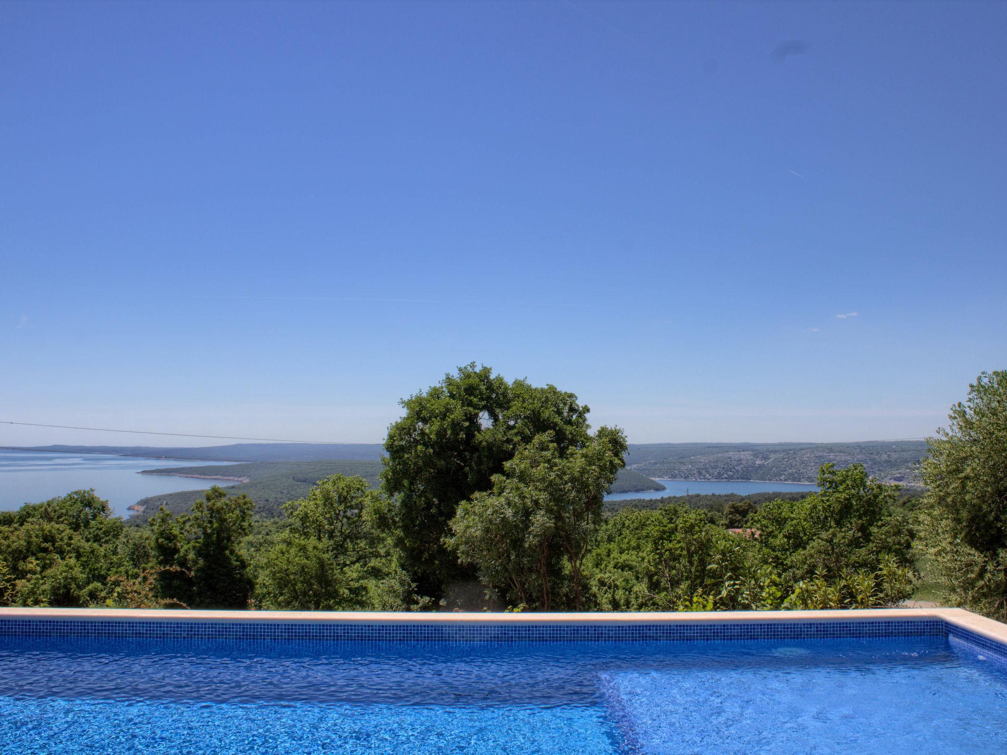 Foto 23 - Casa de 4 habitaciones en Raša con piscina privada y vistas al mar