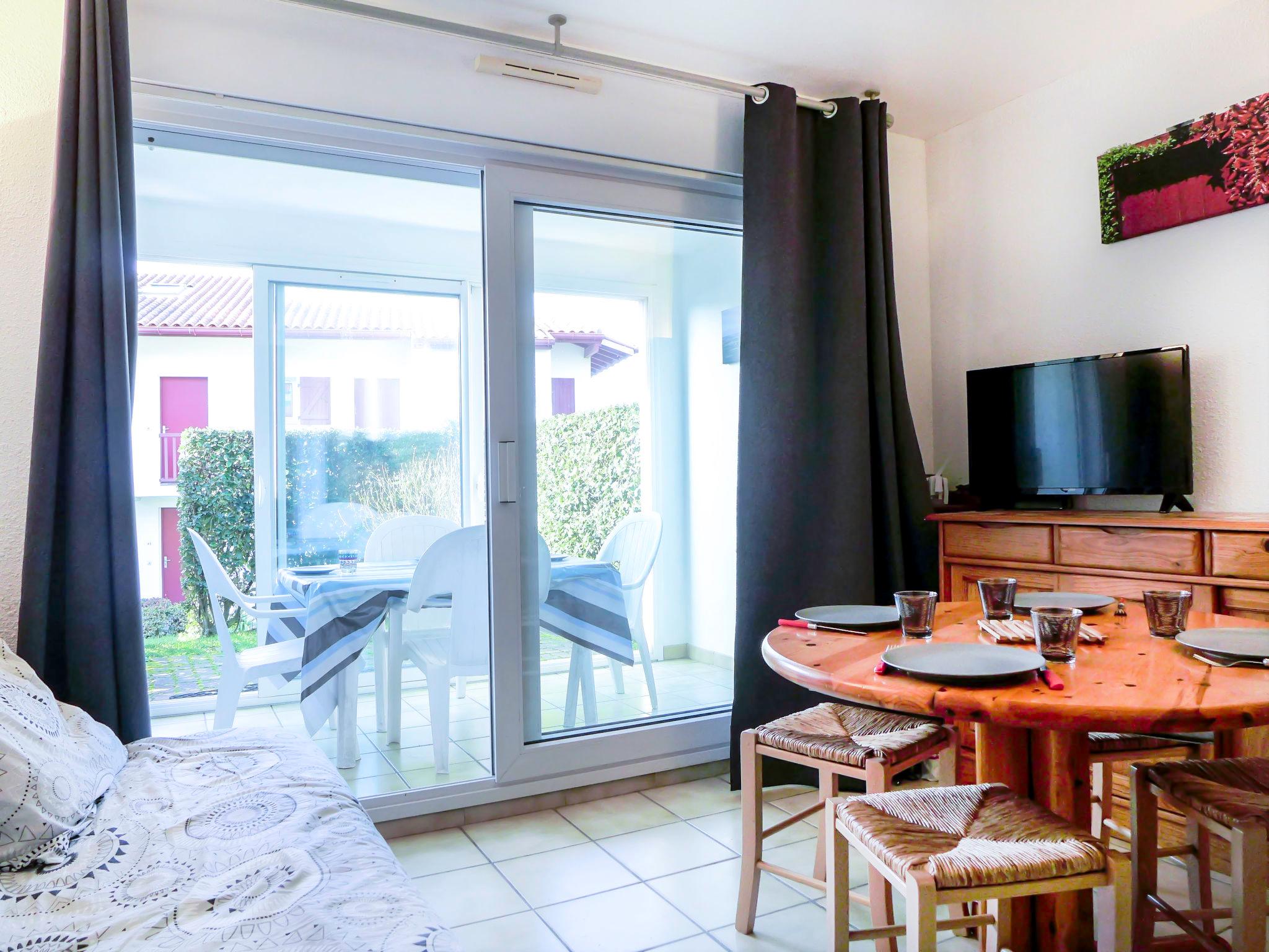 Photo 3 - 1 bedroom Apartment in Bidart with swimming pool and garden