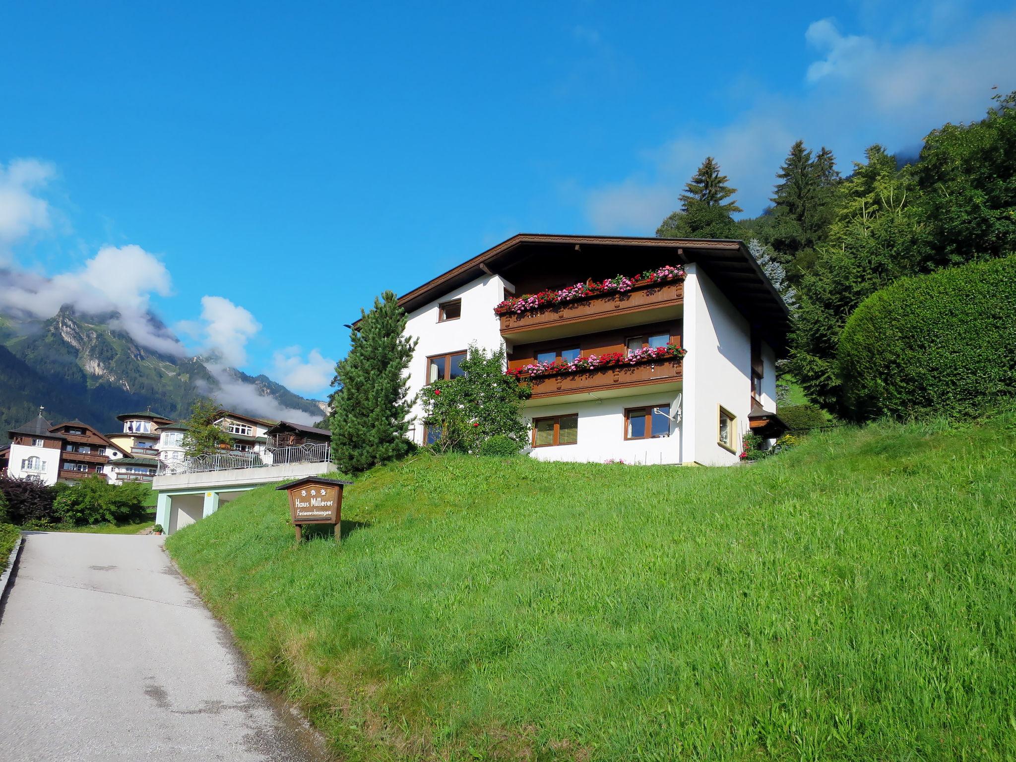 Foto 1 - Apartamento de 3 habitaciones en Finkenberg con jardín y vistas a la montaña