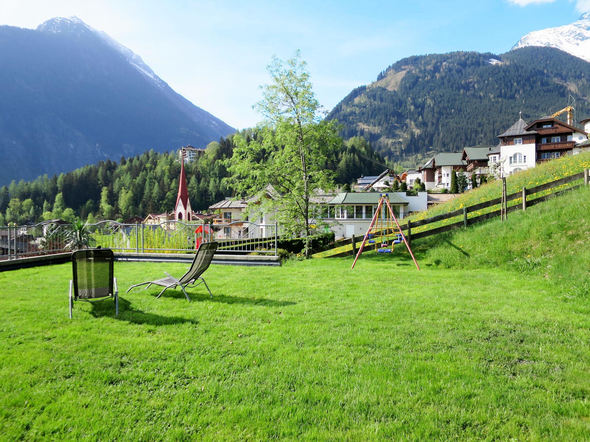 Foto 3 - Appartamento con 2 camere da letto a Finkenberg con giardino e vista sulle montagne