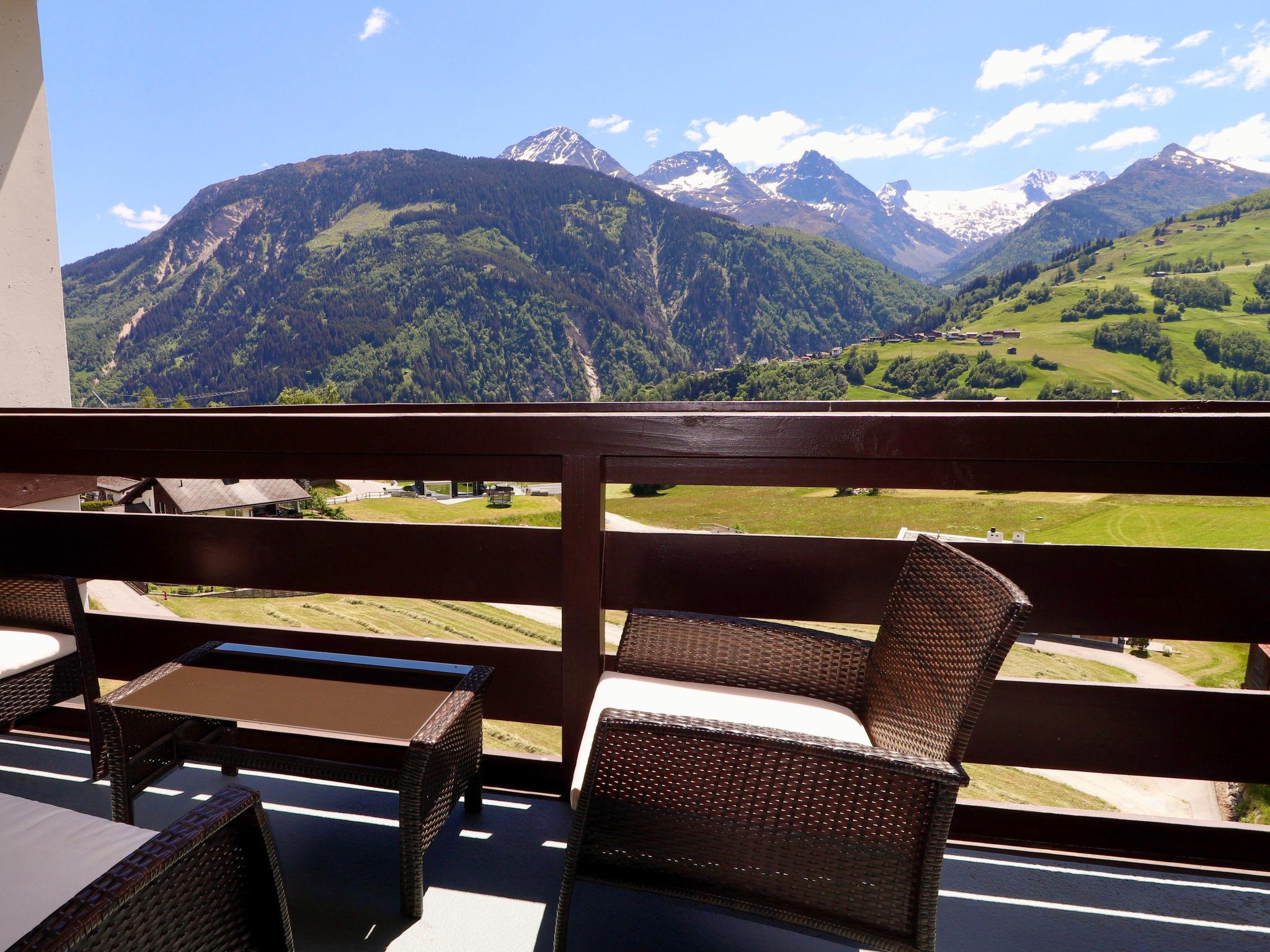 Foto 12 - Appartamento con 2 camere da letto a Disentis/Mustér con piscina e vista sulle montagne