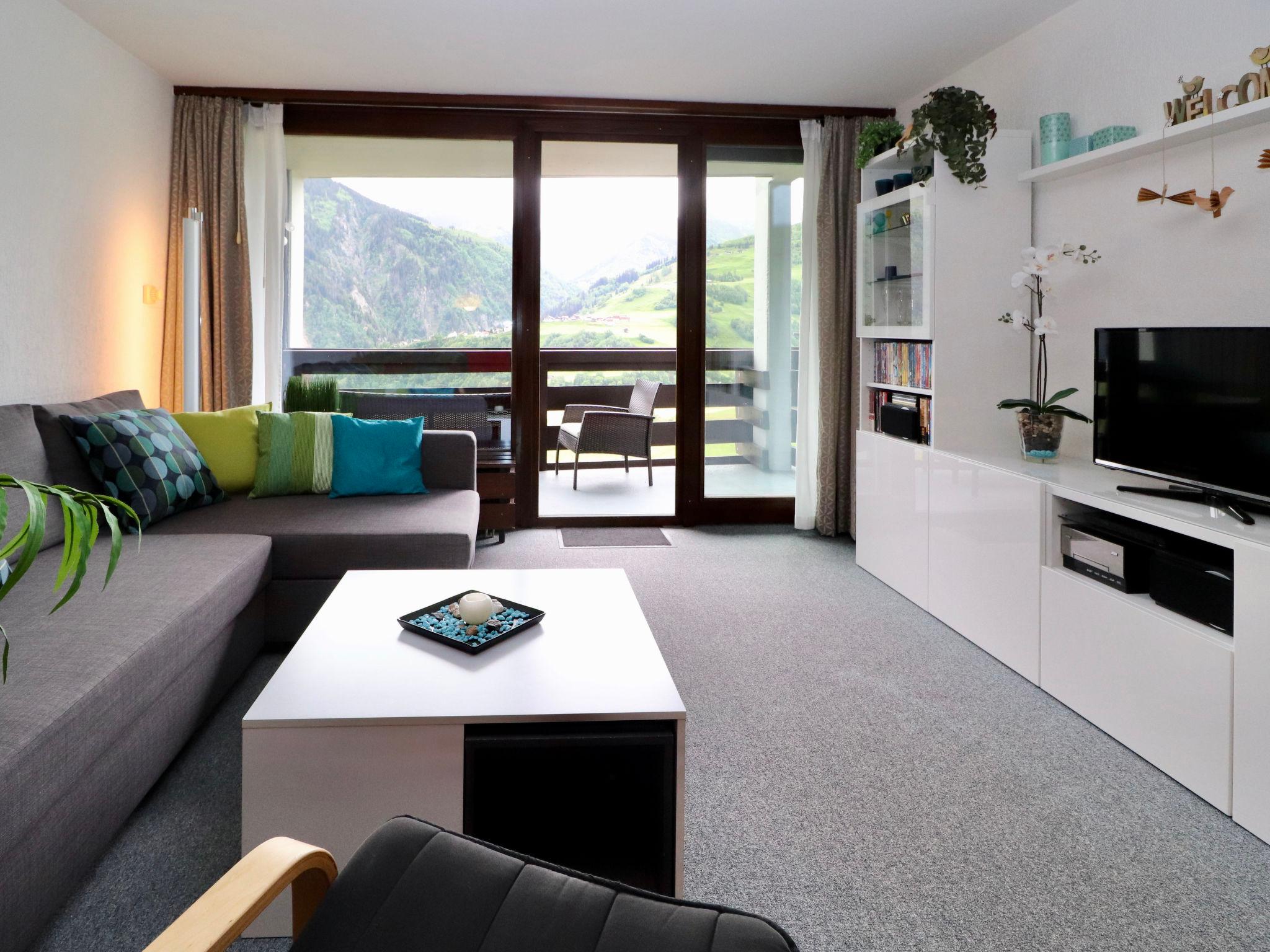 Photo 2 - Appartement de 2 chambres à Disentis/Mustér avec piscine et vues sur la montagne