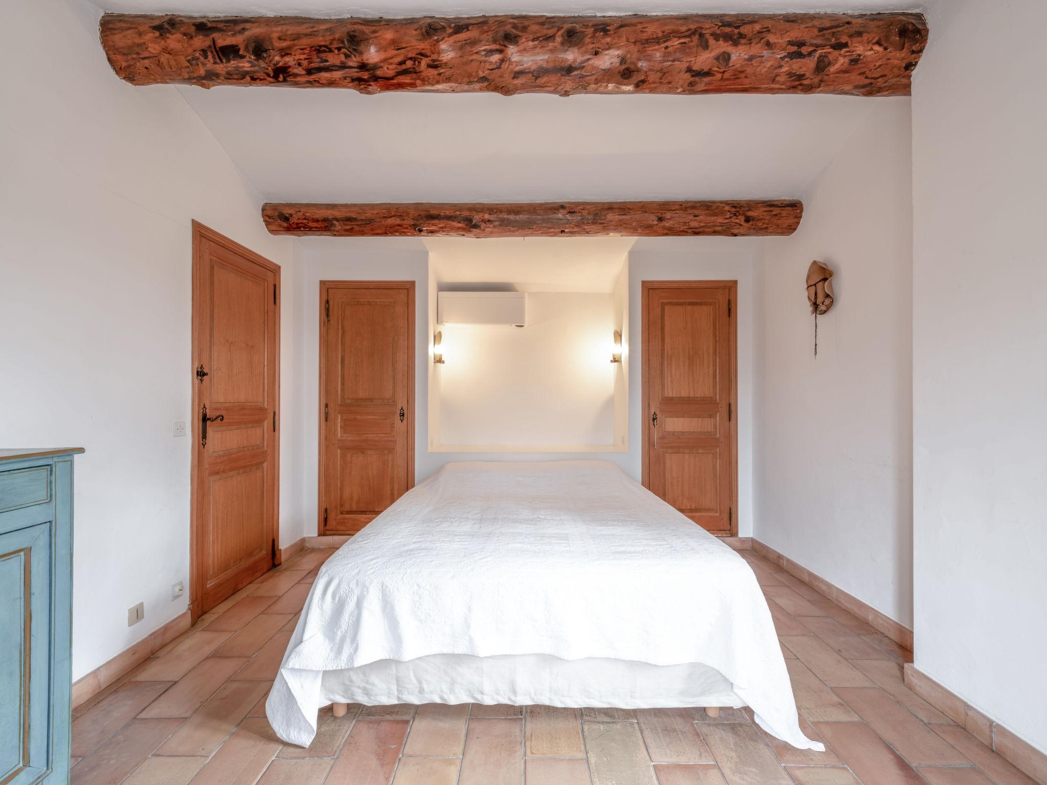Foto 12 - Casa con 3 camere da letto a Grimaud con piscina privata e vista mare