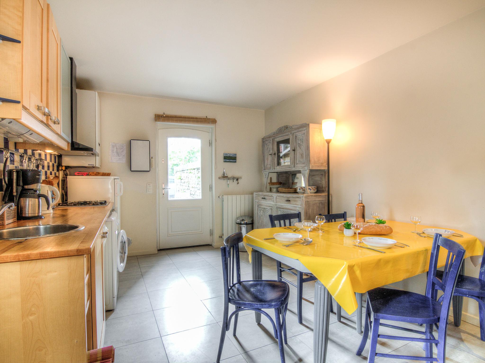 Photo 9 - 2 bedroom House in Dinard with garden and terrace