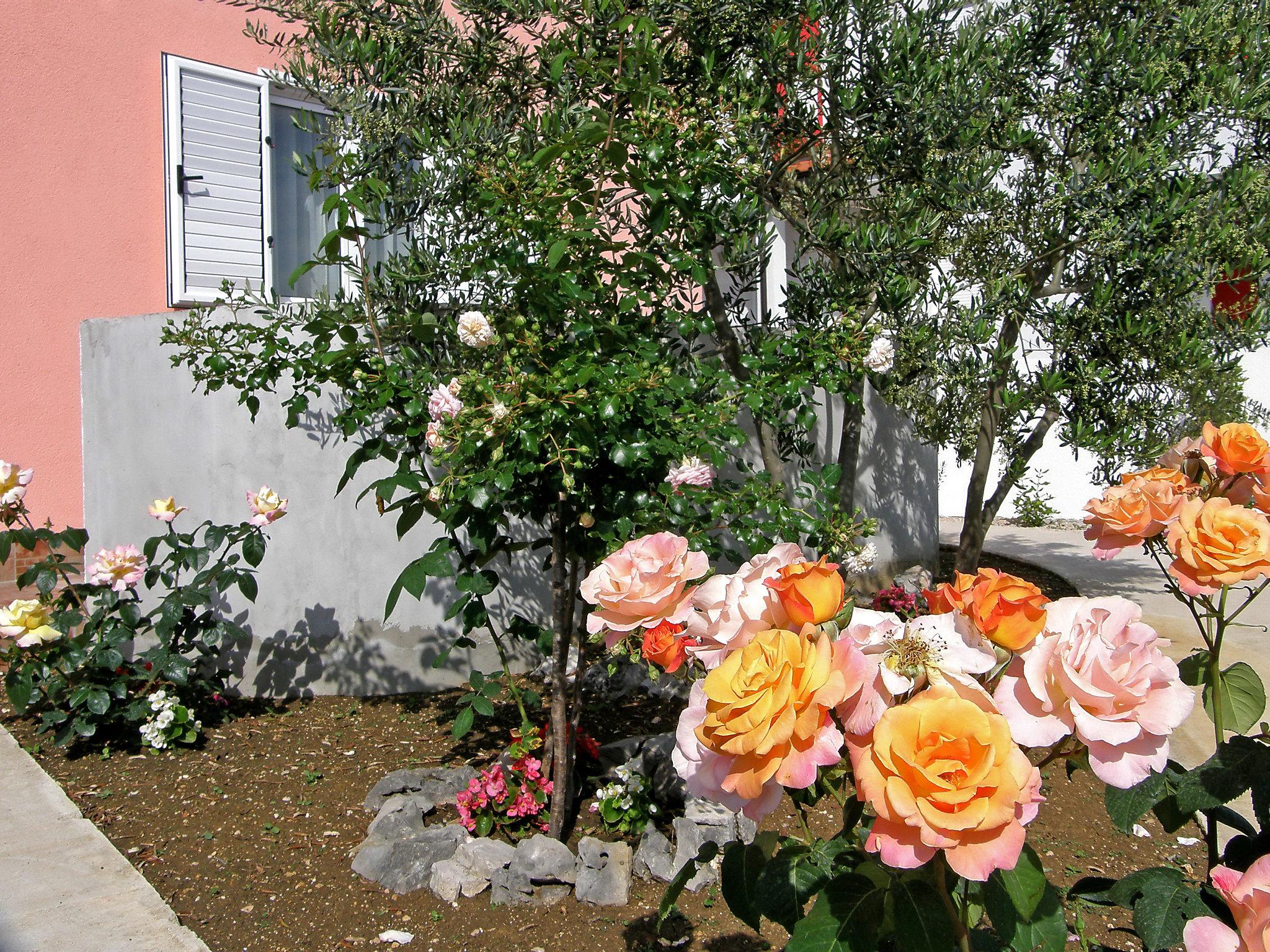 Photo 7 - Appartement de 1 chambre à Vodice avec jardin et terrasse