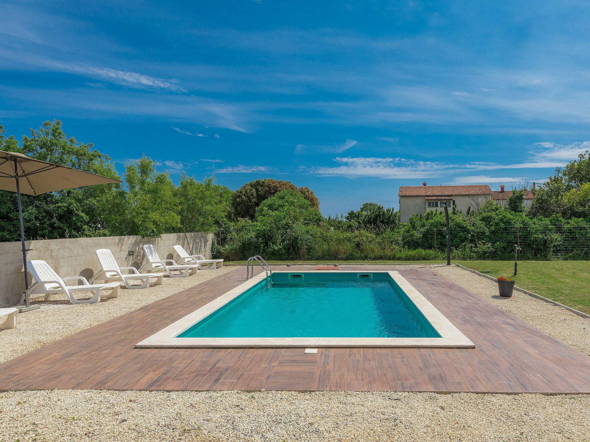 Photo 3 - Maison de 3 chambres à Ližnjan avec piscine privée et jardin