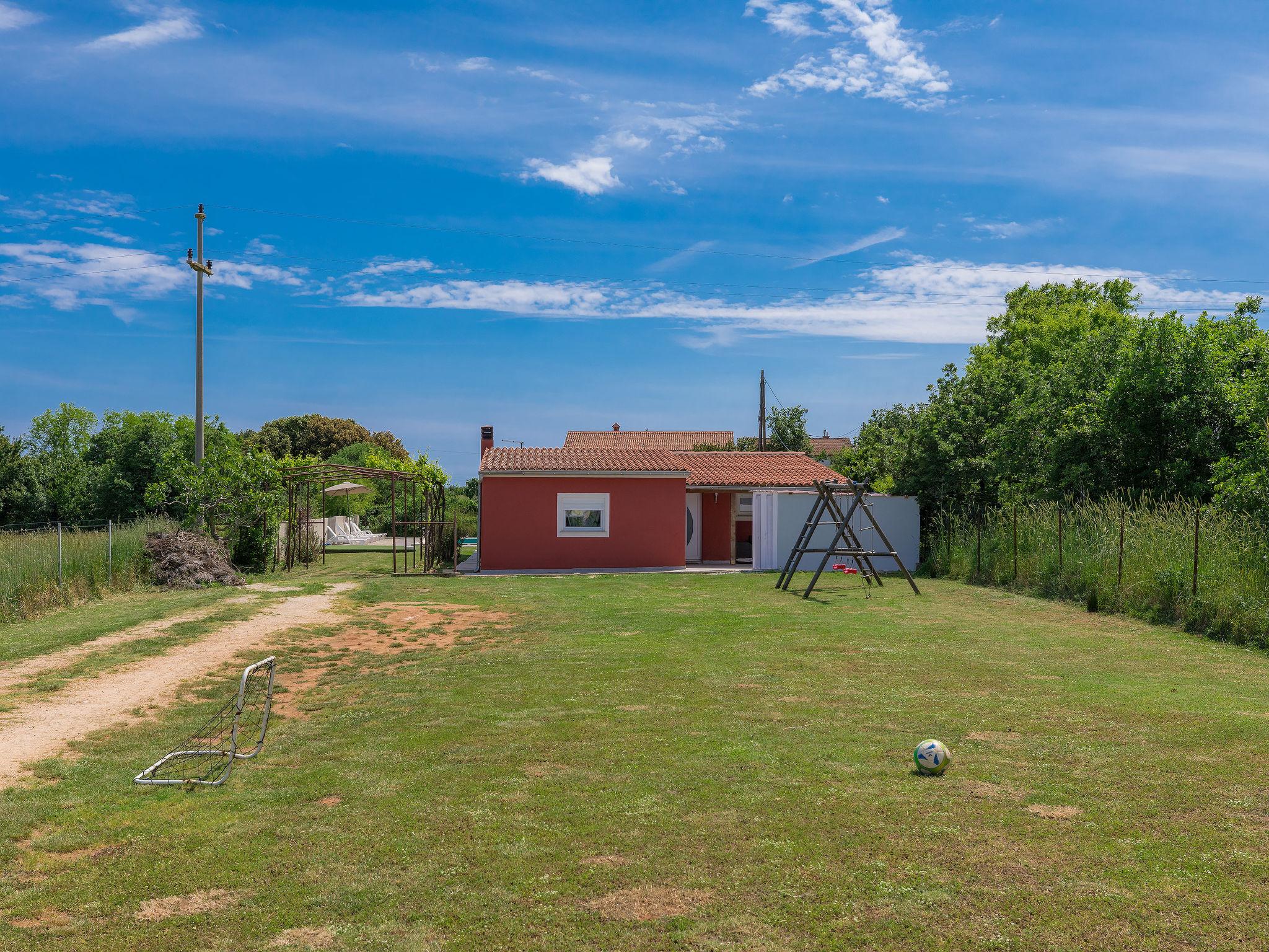 Photo 38 - 3 bedroom House in Ližnjan with private pool and garden