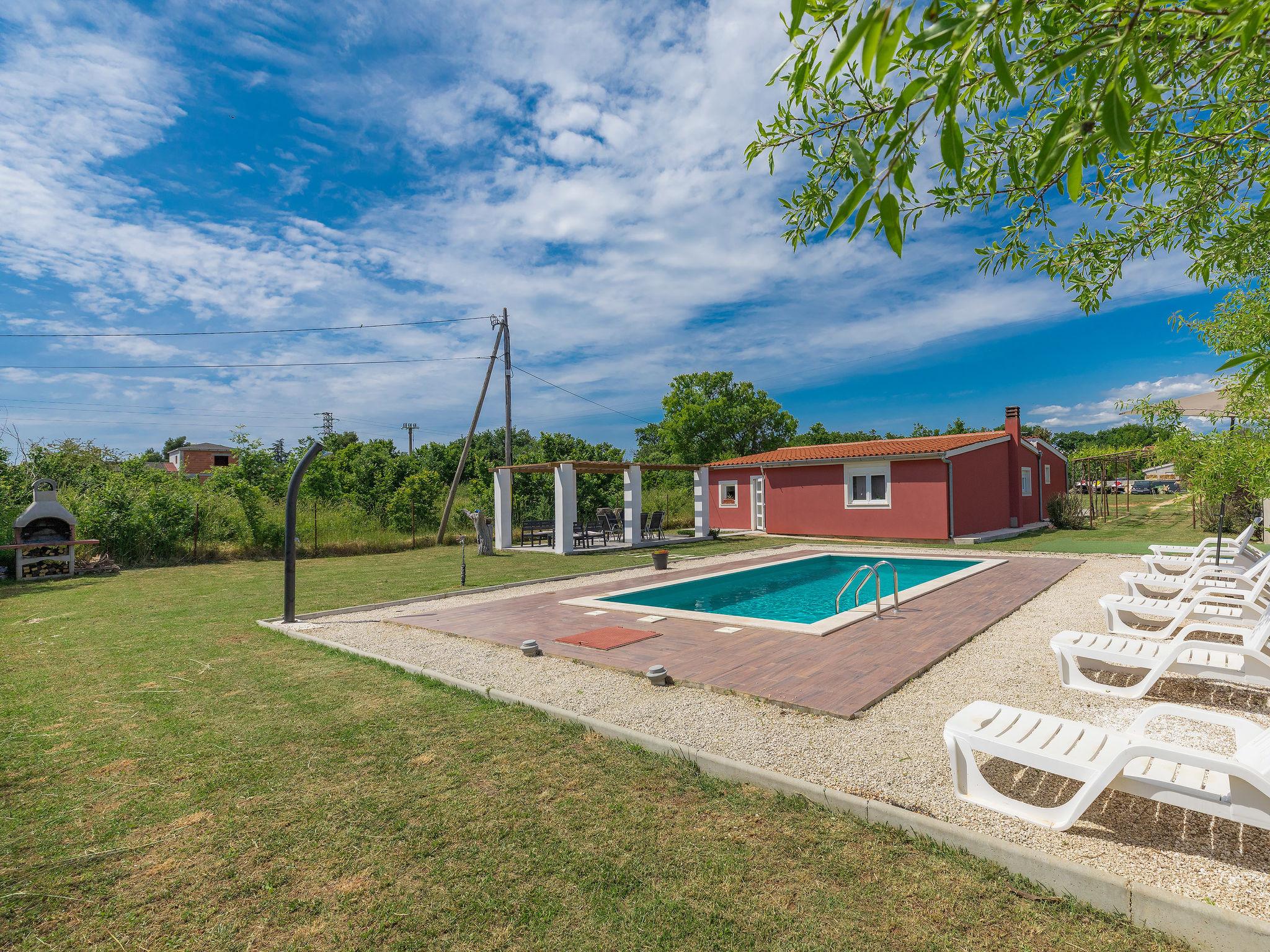 Photo 19 - Maison de 3 chambres à Ližnjan avec piscine privée et jardin