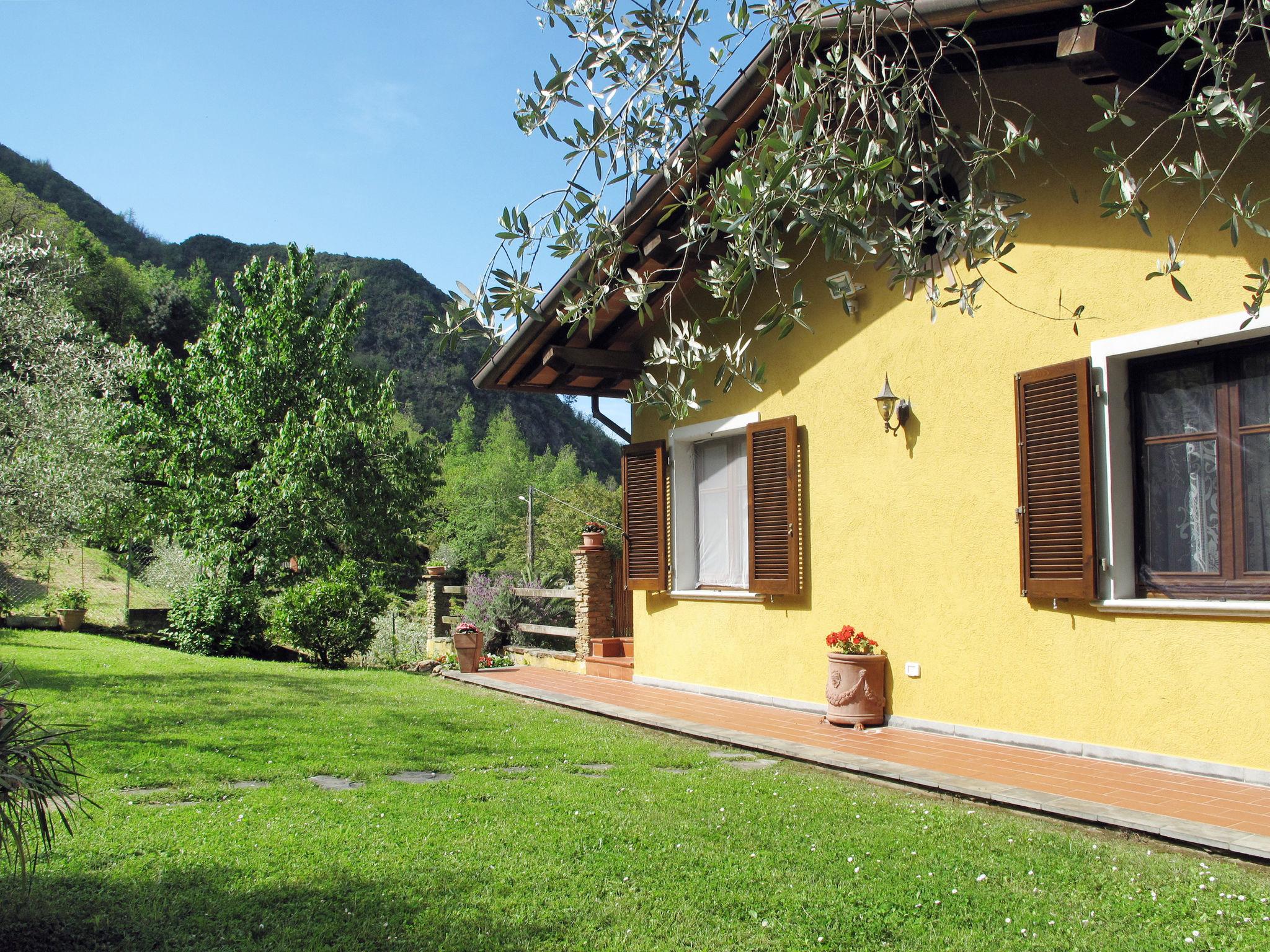 Photo 2 - Maison de 2 chambres à Montignoso avec jardin et vues à la mer