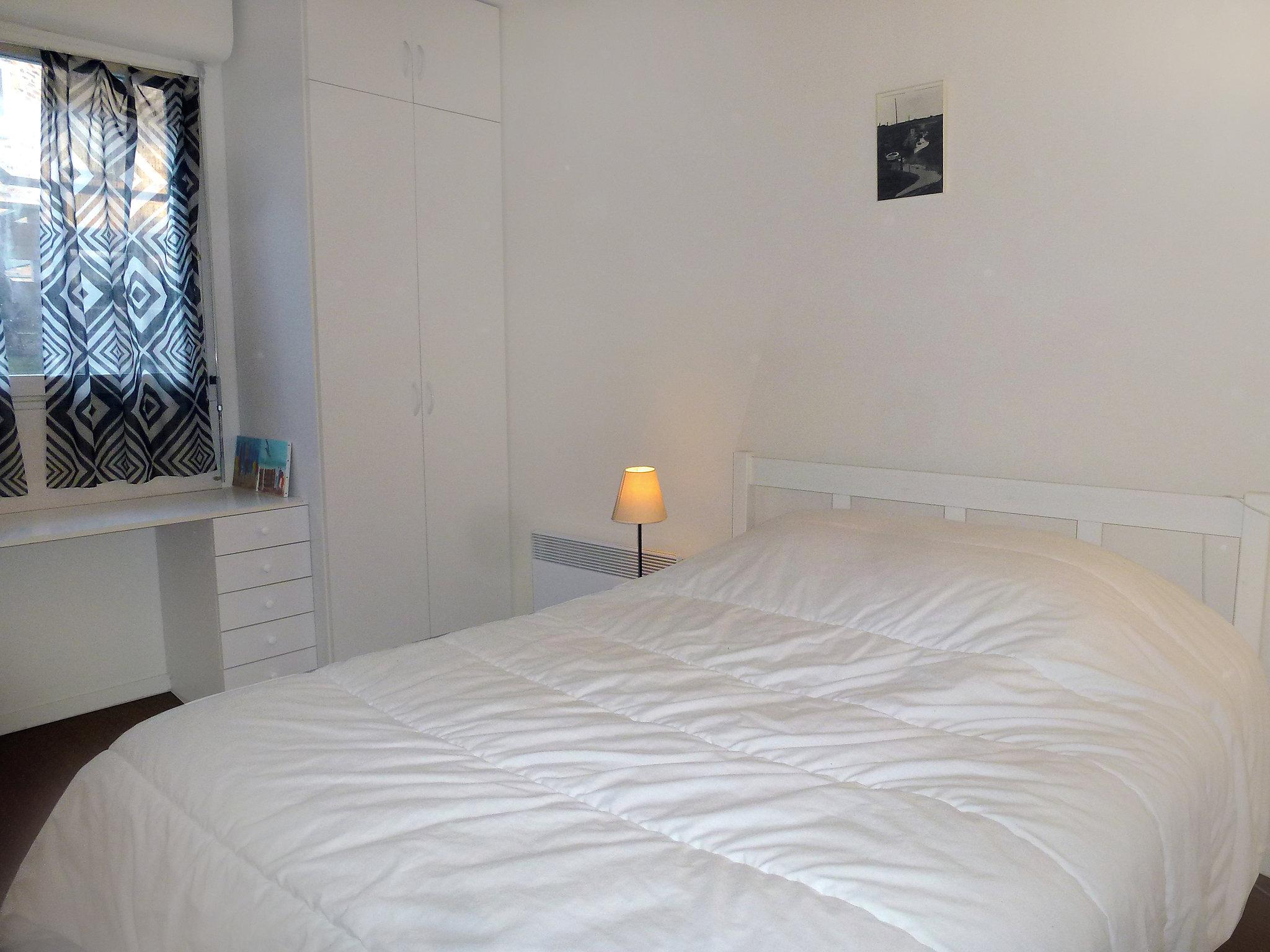 Photo 5 - 1 bedroom Apartment in Deauville with terrace and sea view