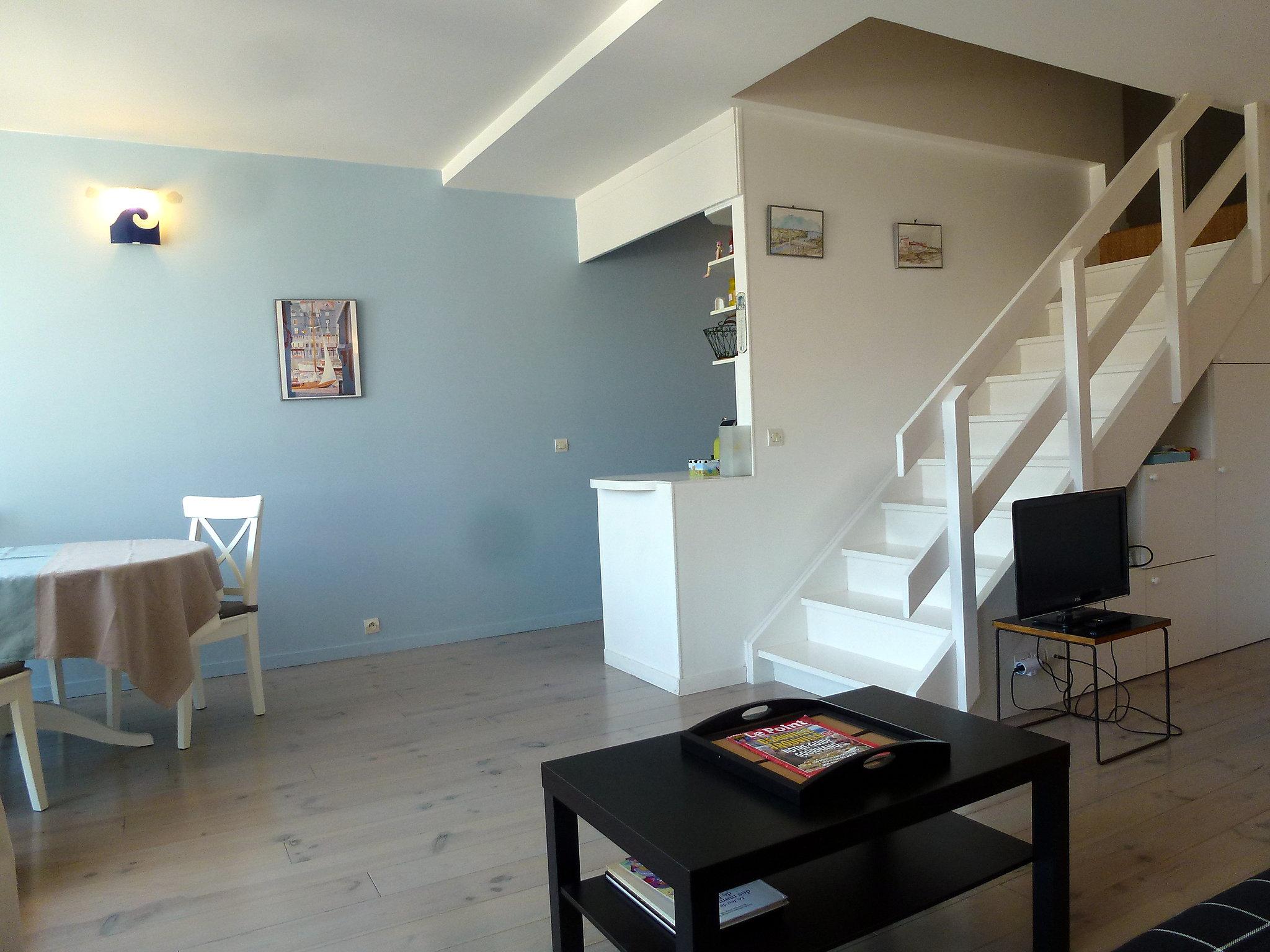 Photo 8 - 1 bedroom Apartment in Deauville with terrace and sea view