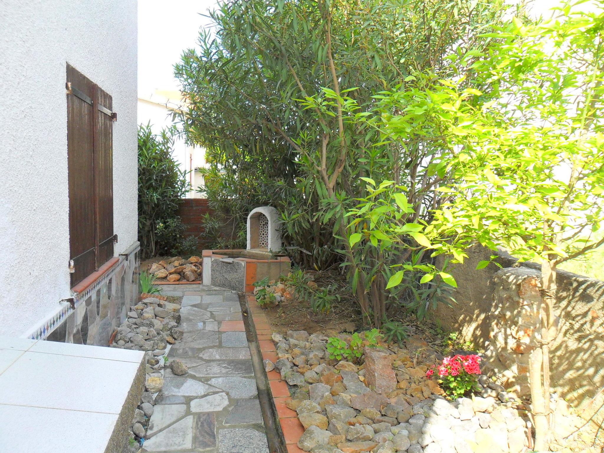 Photo 10 - 3 bedroom House in l'Escala with garden