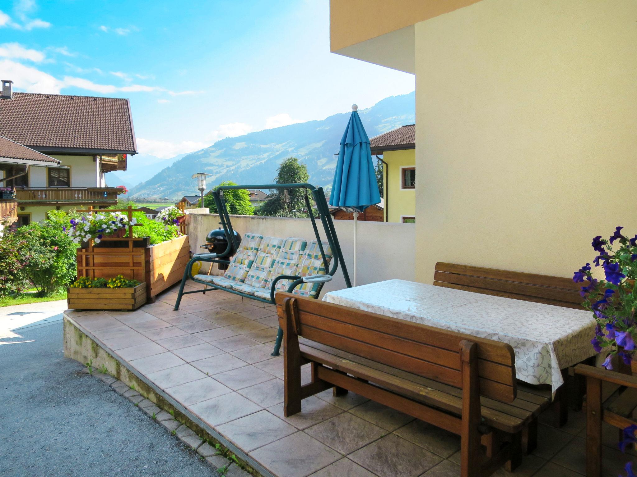 Foto 3 - Appartamento con 3 camere da letto a Schwendau con terrazza e vista sulle montagne