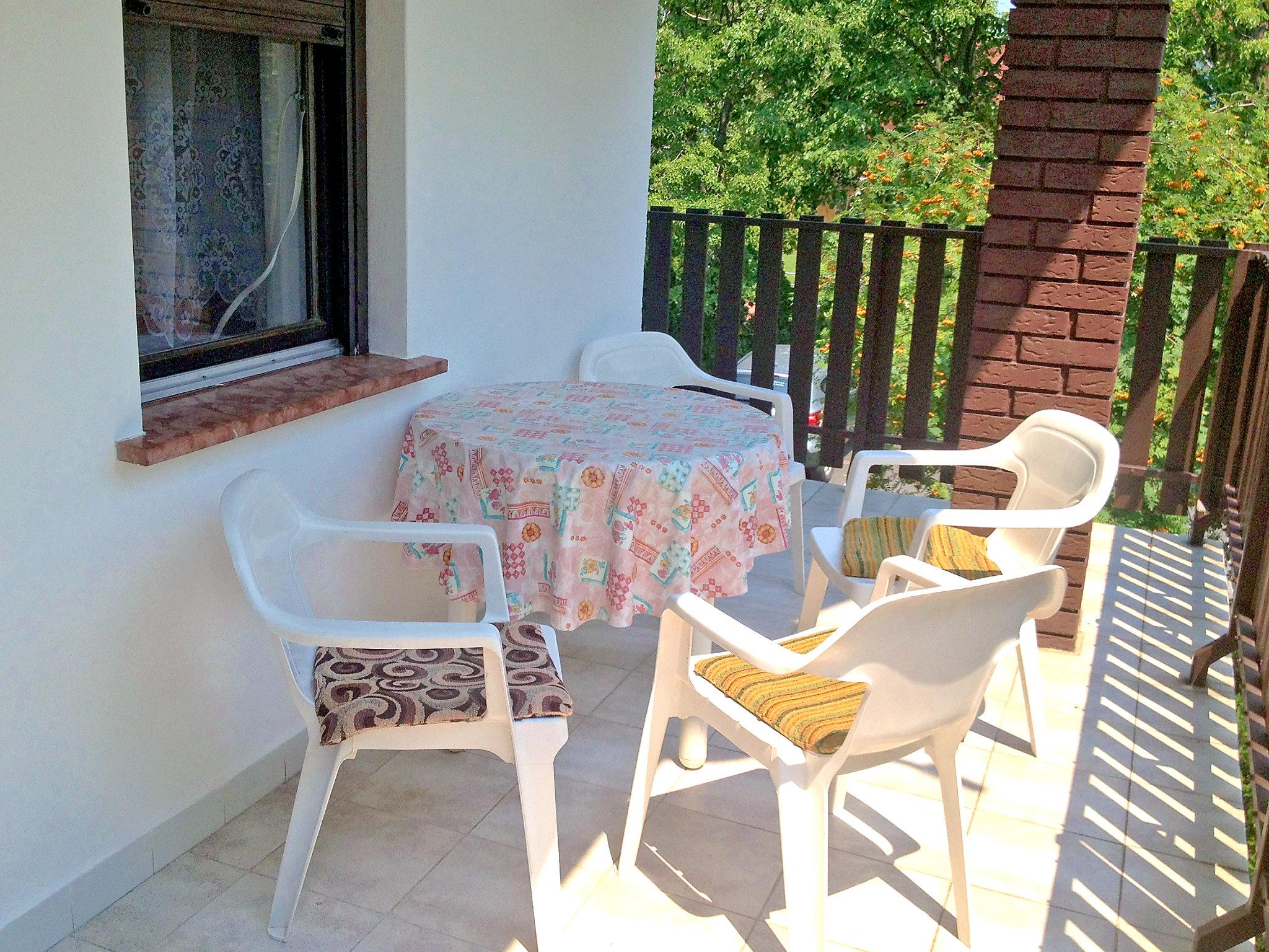 Foto 13 - Casa con 6 camere da letto a Balatonfenyves con giardino e terrazza