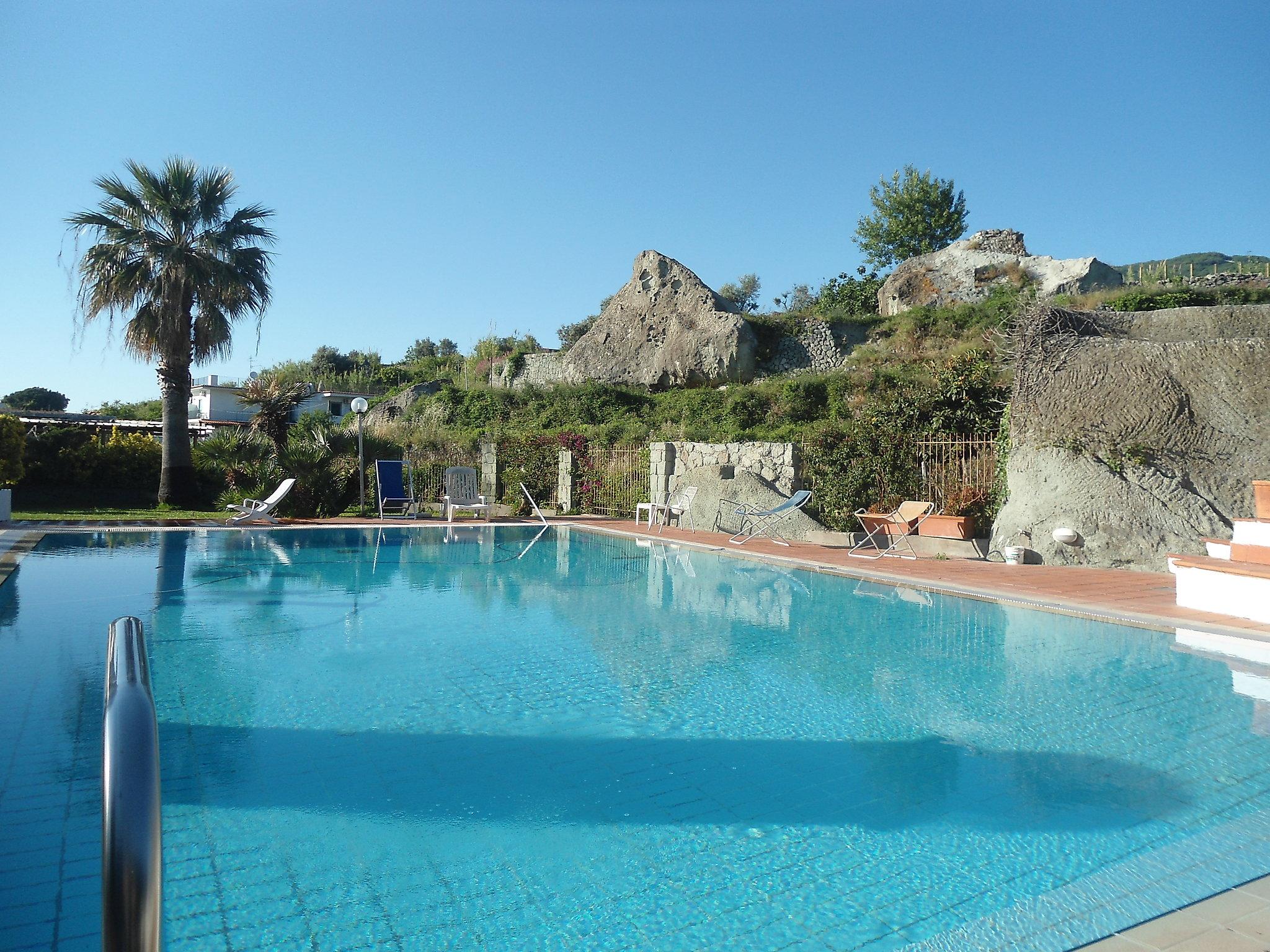 Foto 1 - Apartamento de 2 quartos em Forio com piscina e vistas do mar