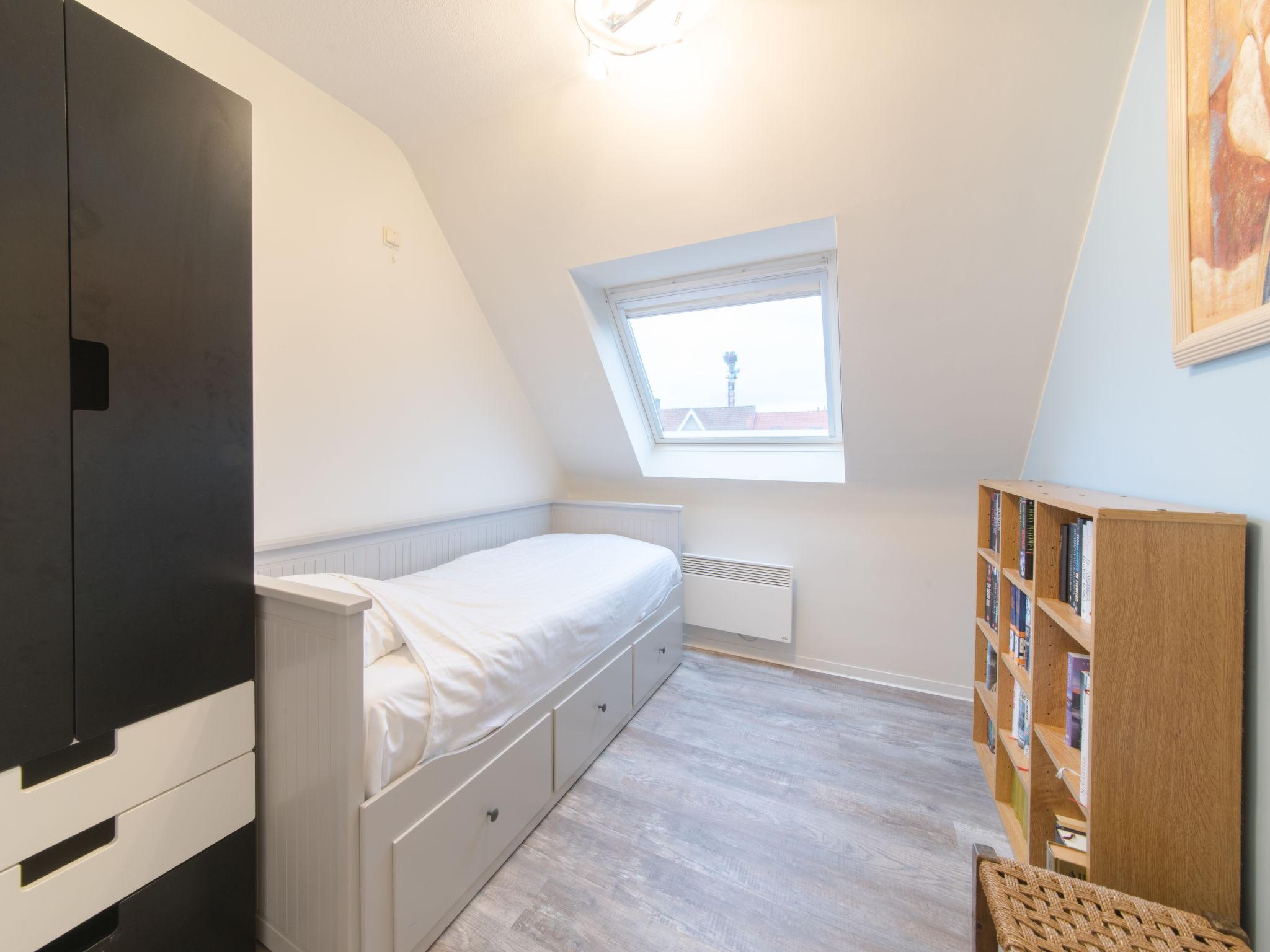 Foto 13 - Appartamento con 2 camere da letto a Bredene con vista mare