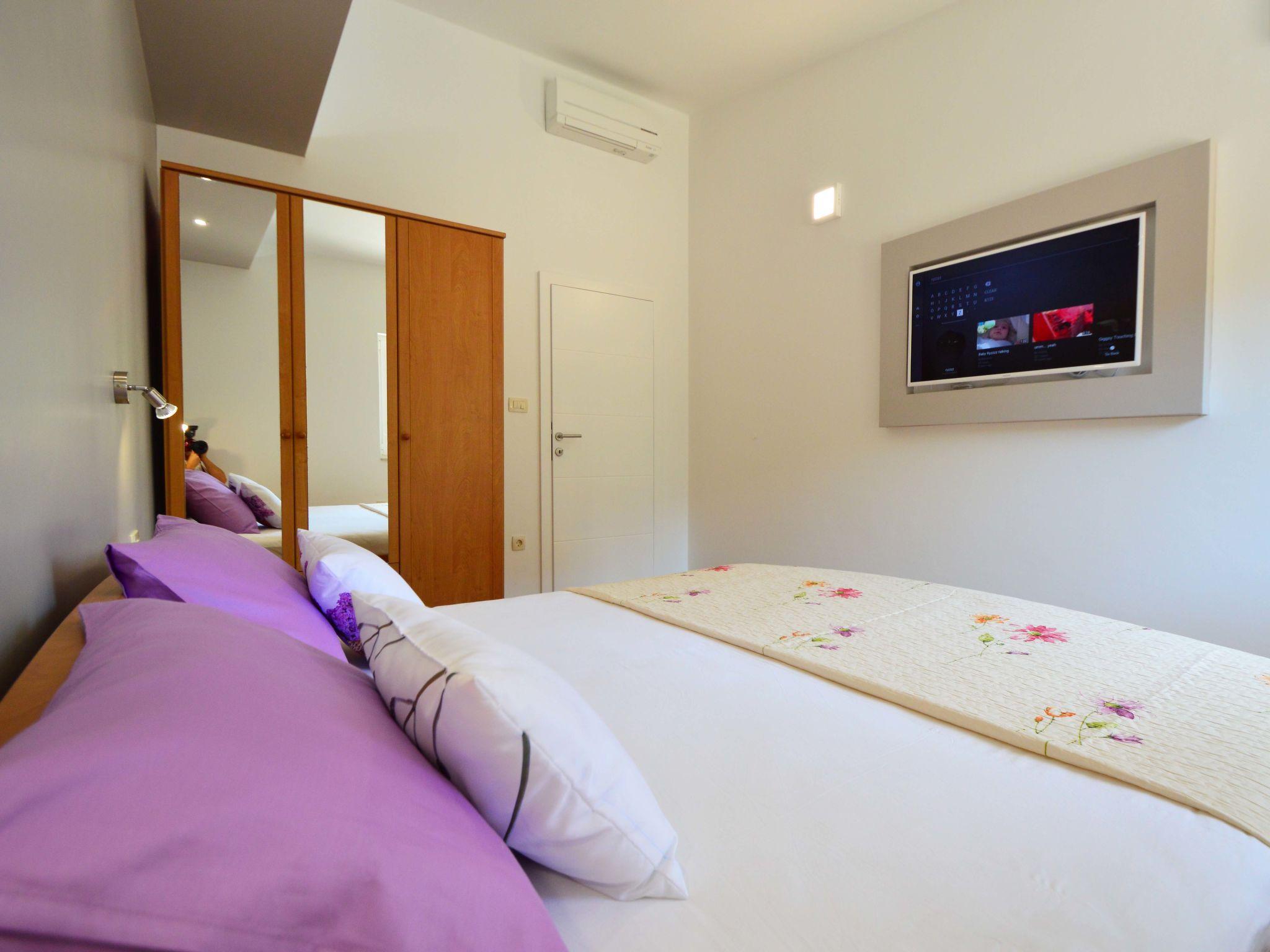 Foto 13 - Apartamento de 2 quartos em Trogir com piscina e vistas do mar