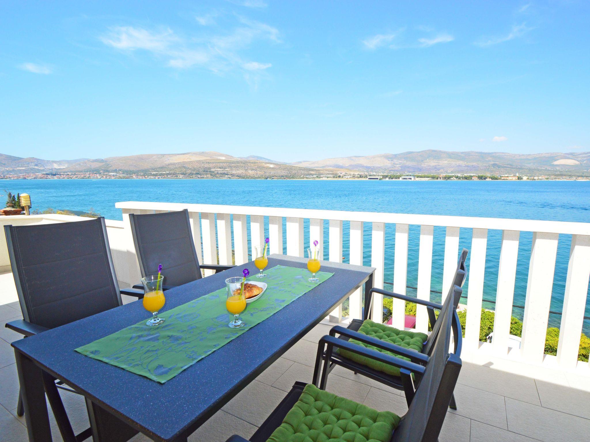 Foto 4 - Apartamento de 2 quartos em Trogir com piscina e vistas do mar