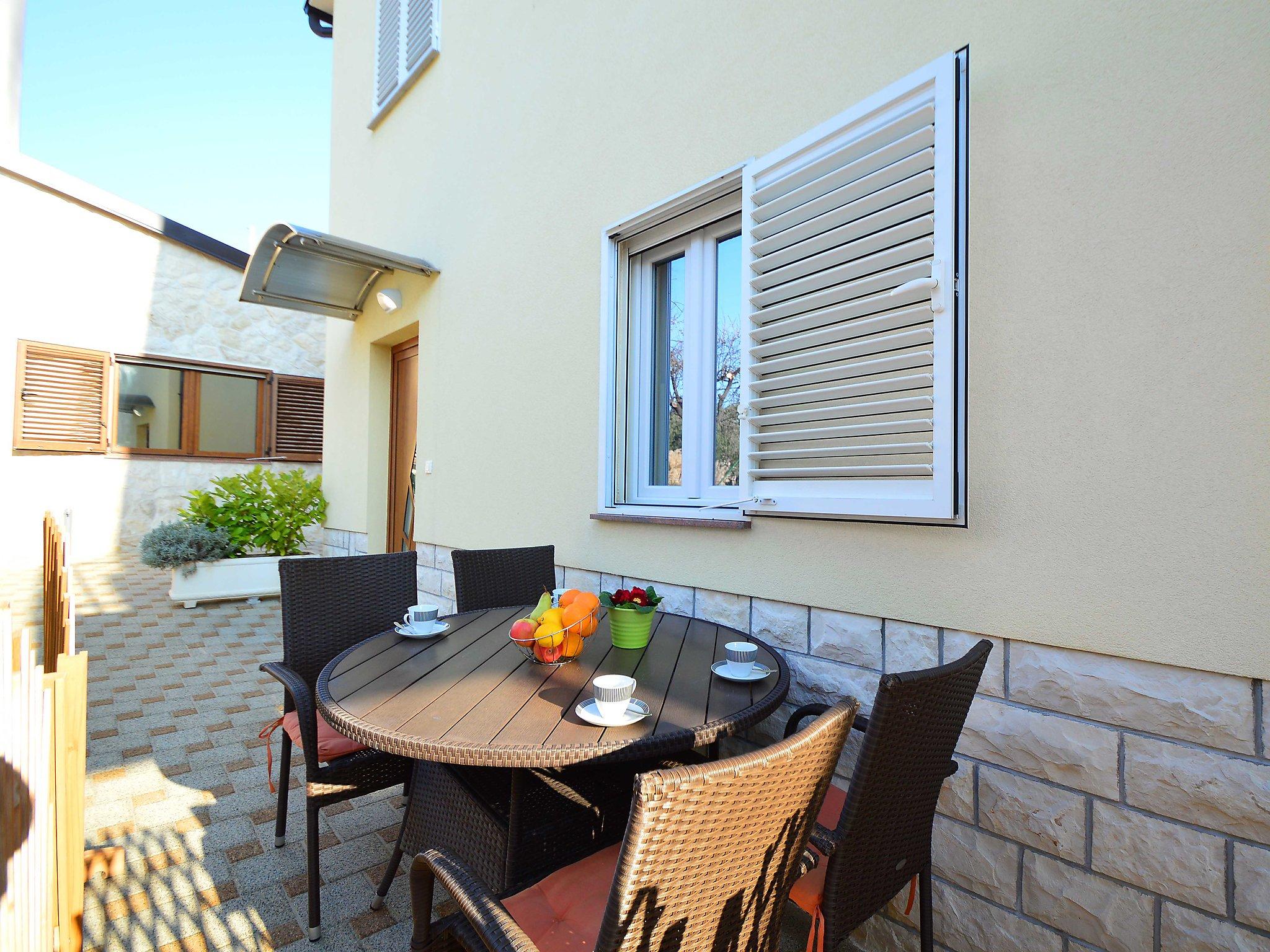 Foto 5 - Apartment mit 1 Schlafzimmer in Sibenik mit terrasse