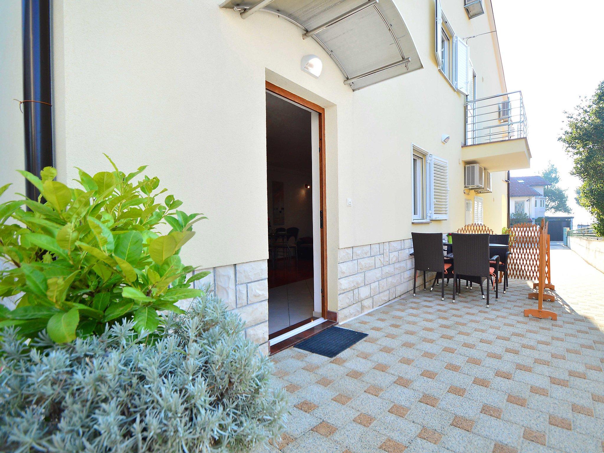 Foto 9 - Apartamento de 1 quarto em Sibenik com terraço