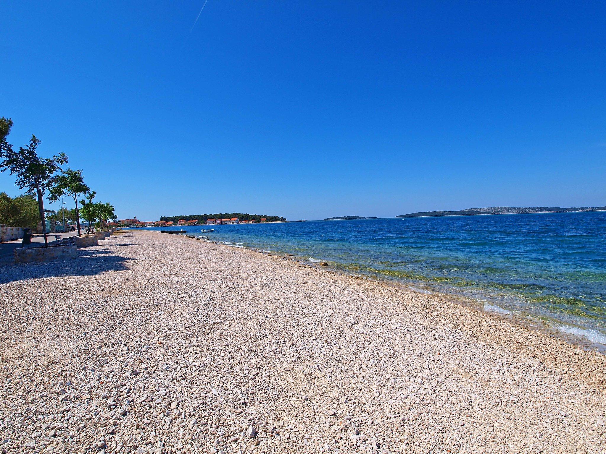 Foto 13 - Apartamento de 2 quartos em Sibenik com jardim e terraço