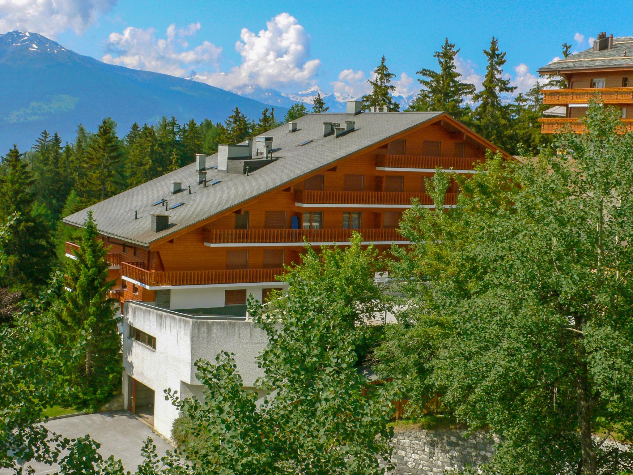 Foto 5 - Apartment mit 1 Schlafzimmer in Crans-Montana mit blick auf die berge