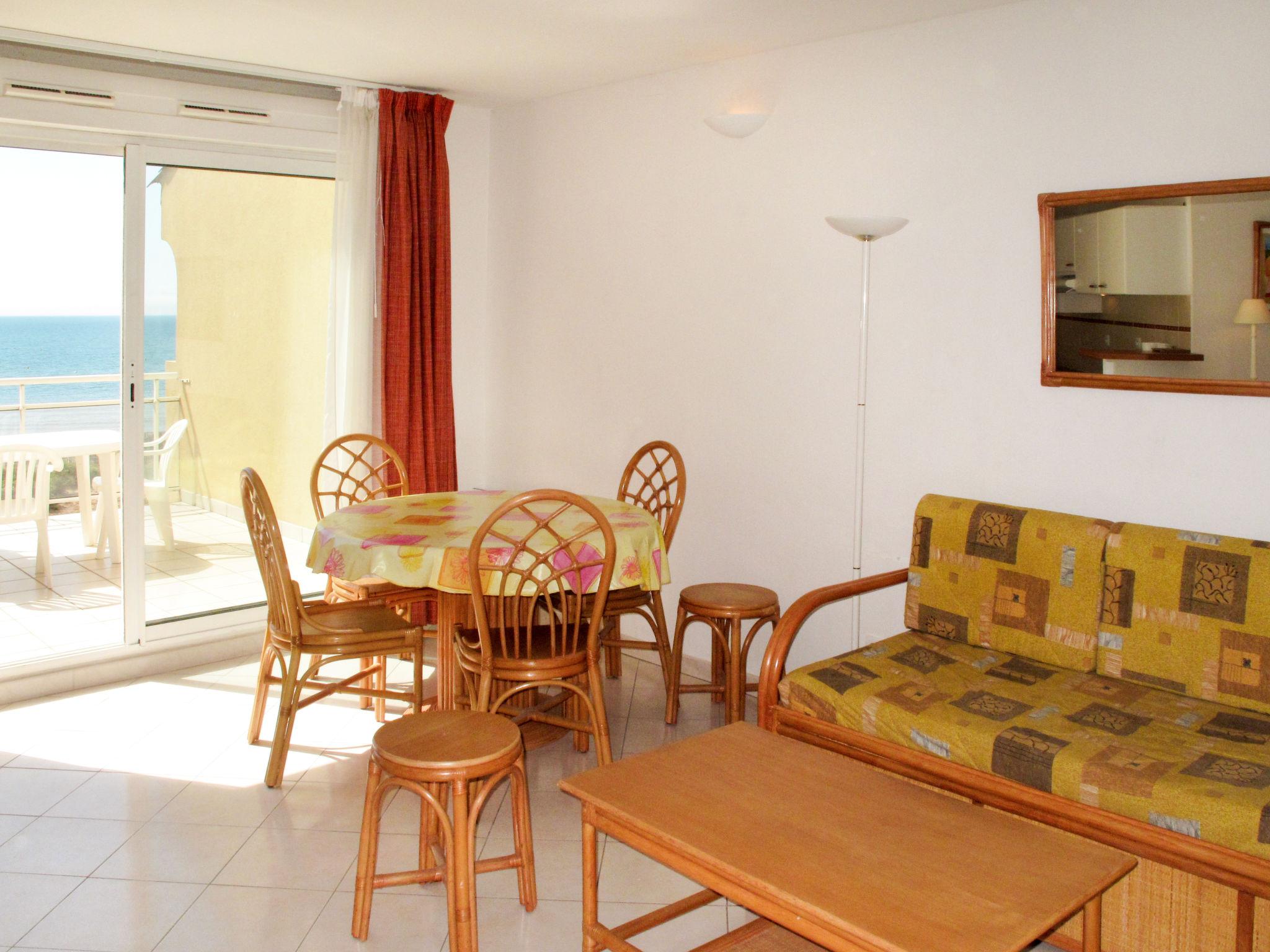 Photo 3 - 1 bedroom Apartment in Valras-Plage with swimming pool and sea view