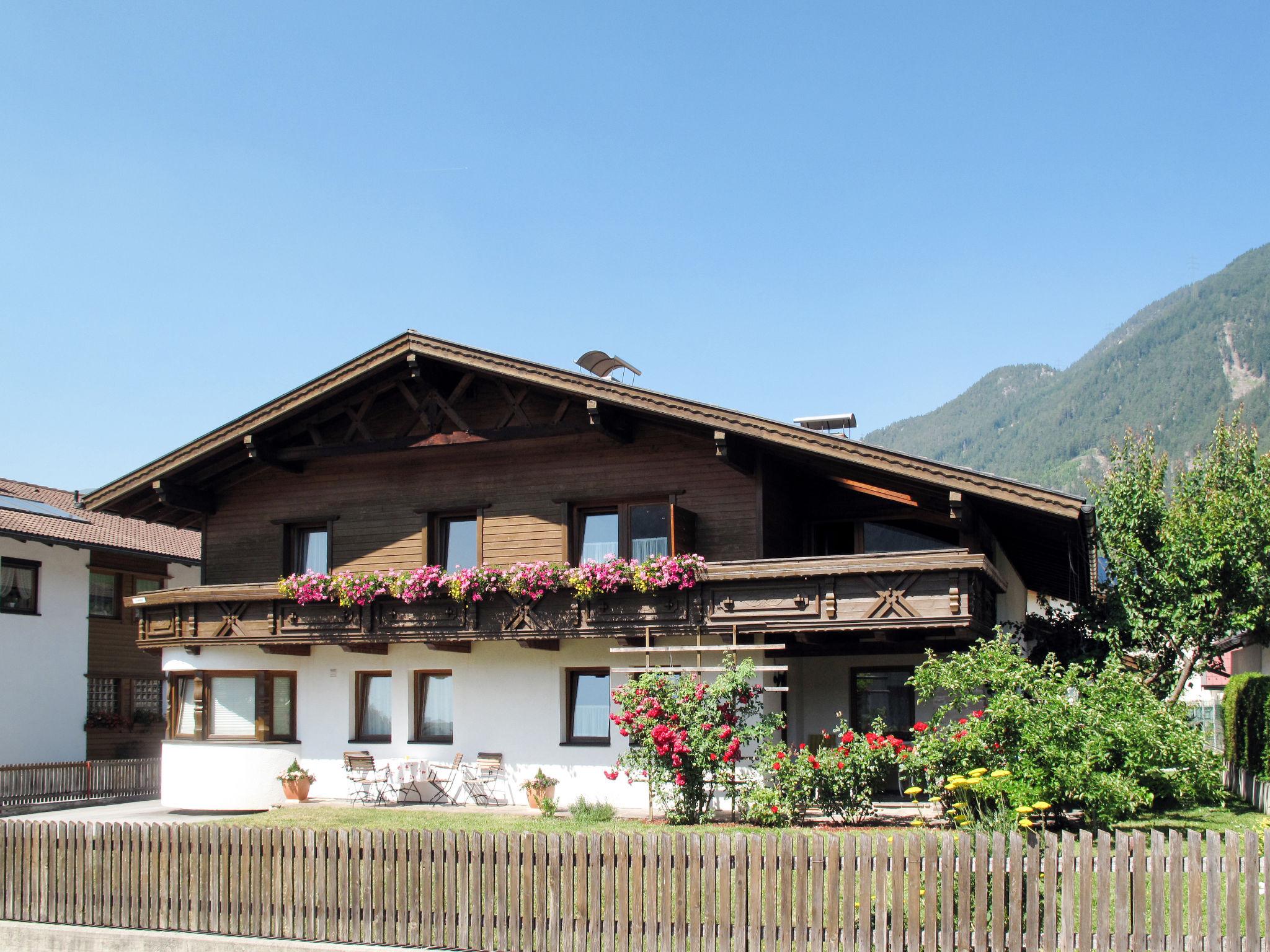 Foto 1 - Apartment mit 4 Schlafzimmern in Prutz mit terrasse und blick auf die berge