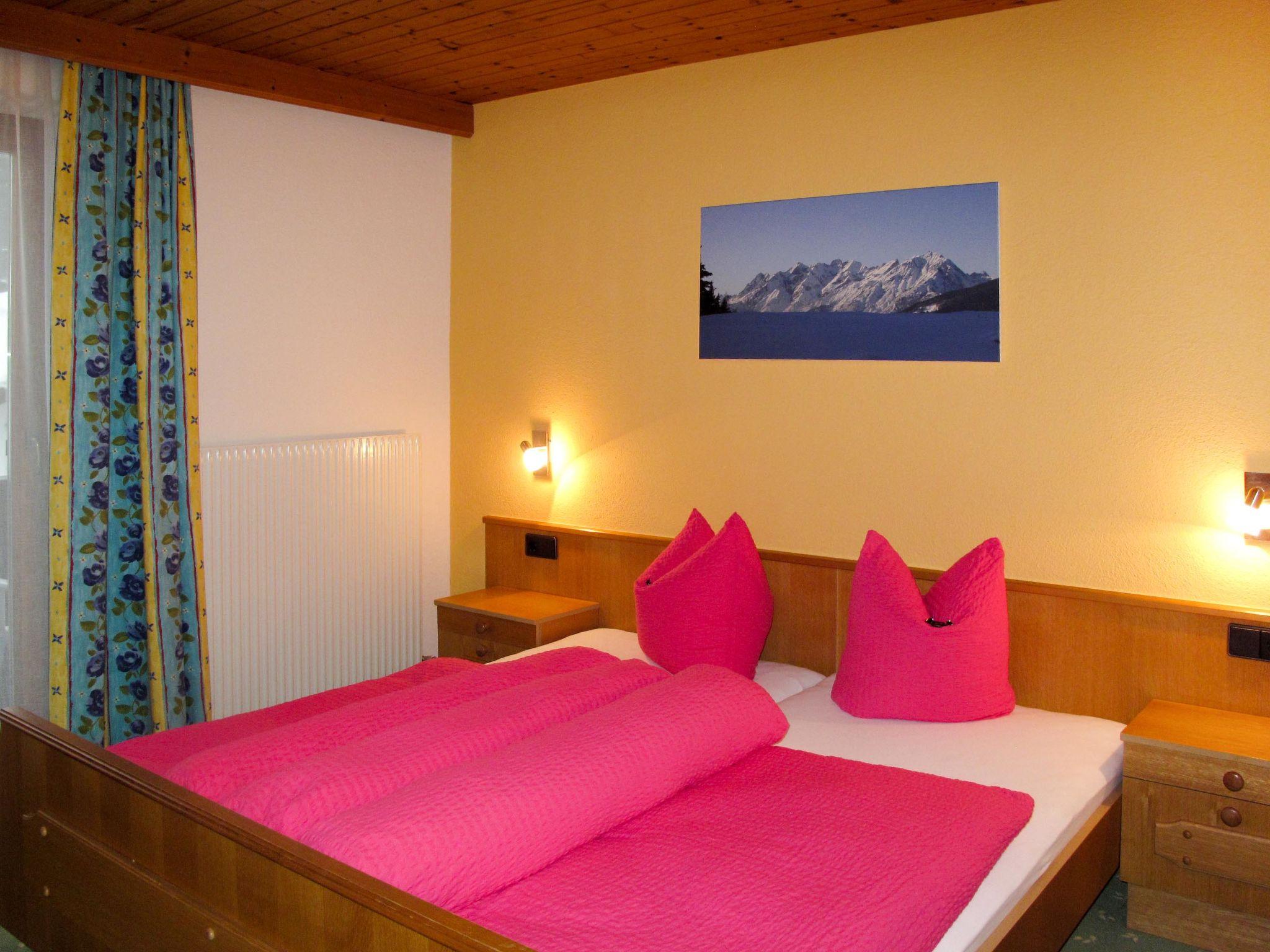 Foto 9 - Appartamento con 2 camere da letto a Prutz con terrazza e vista sulle montagne