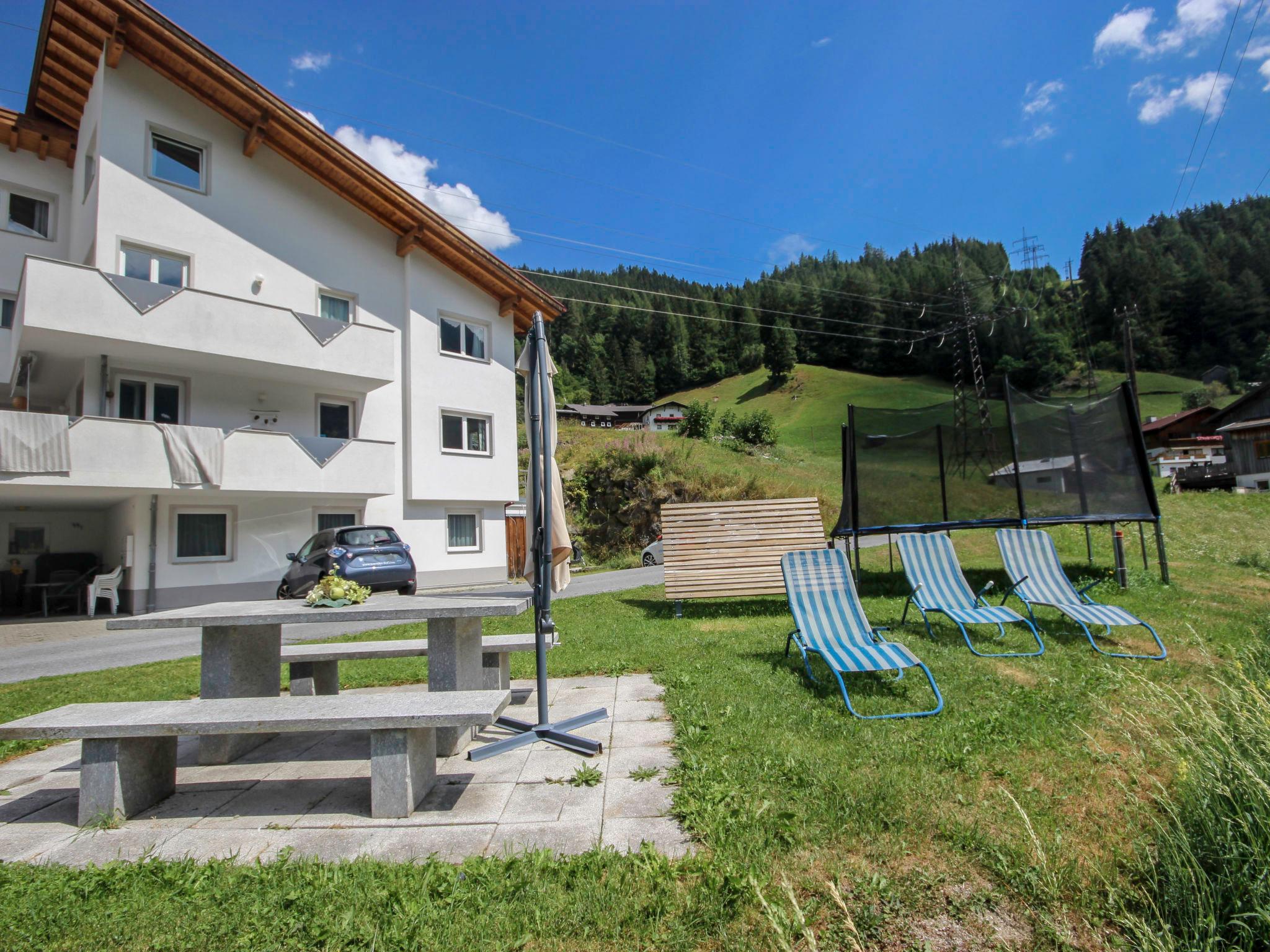 Photo 33 - Appartement de 3 chambres à Flirsch avec jardin et vues sur la montagne