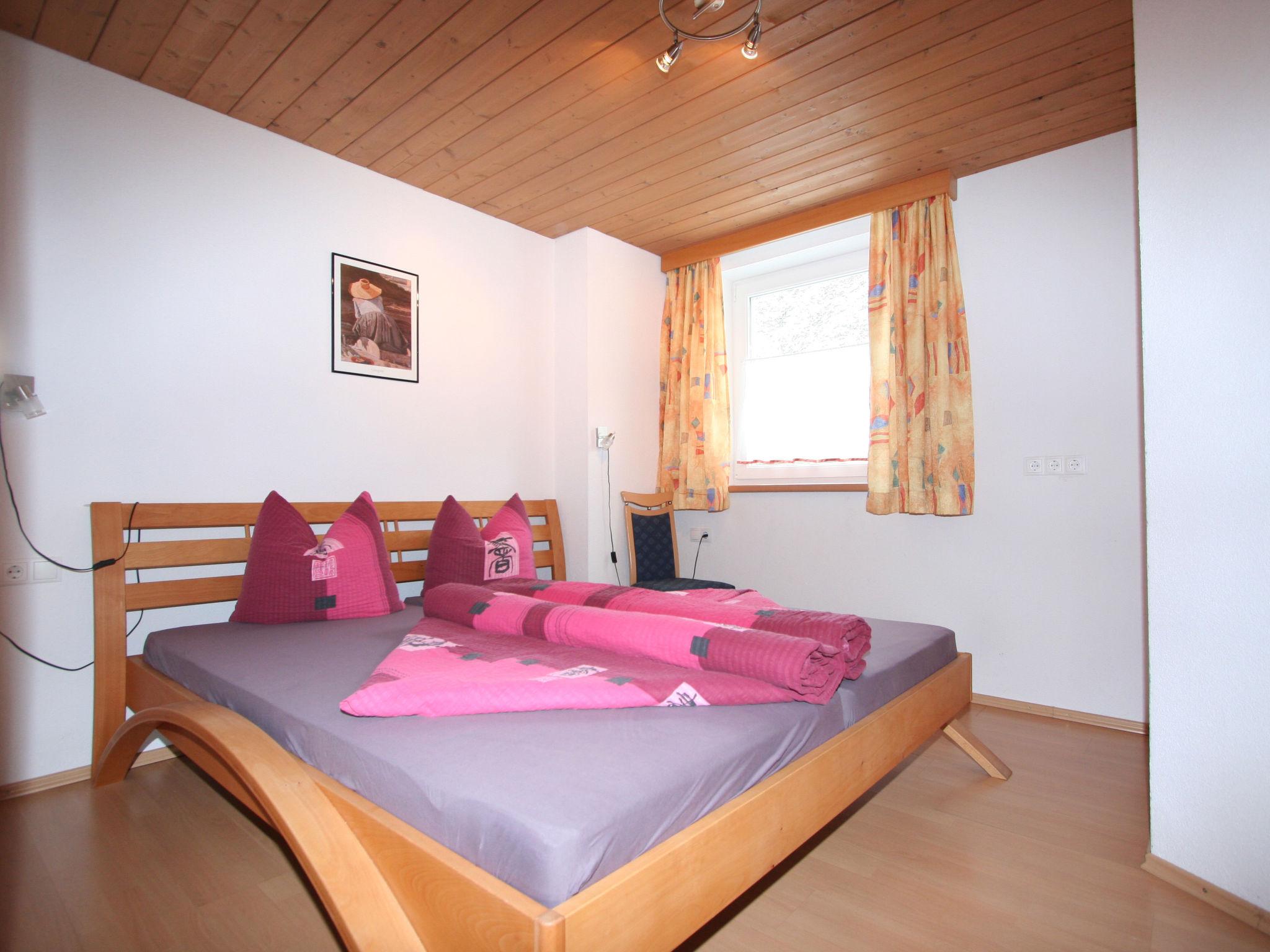 Foto 20 - Appartamento con 3 camere da letto a Flirsch con giardino e vista sulle montagne