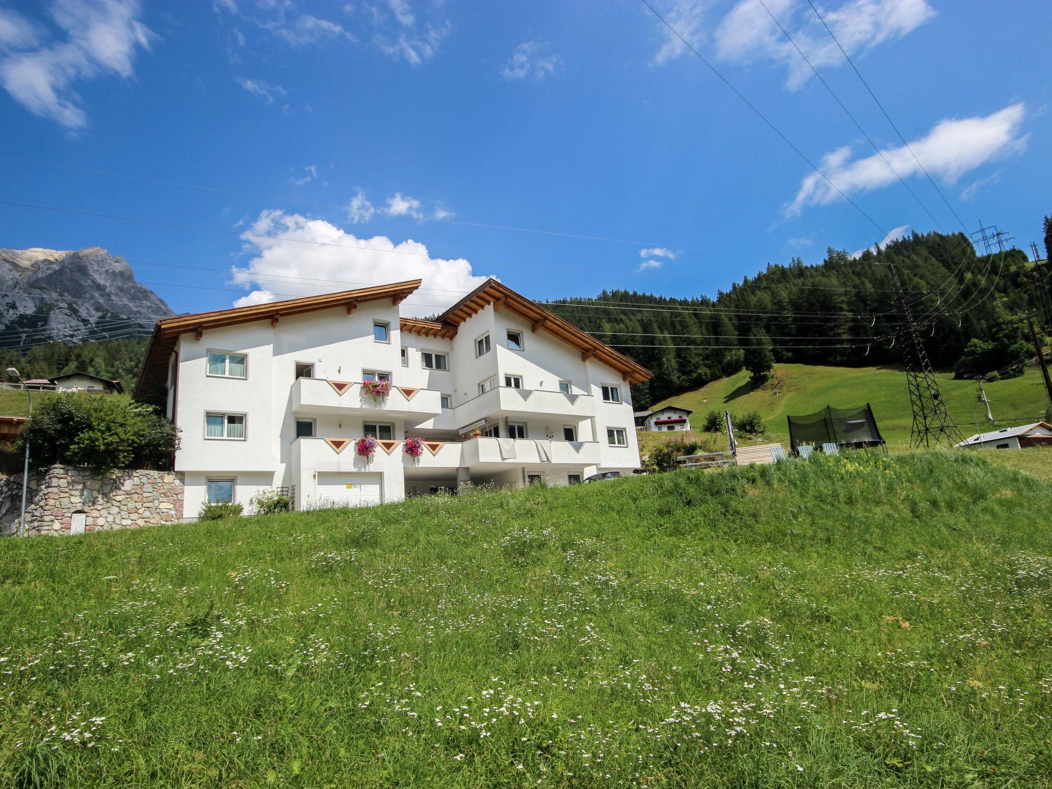 Photo 1 - Appartement de 3 chambres à Flirsch avec jardin et vues sur la montagne