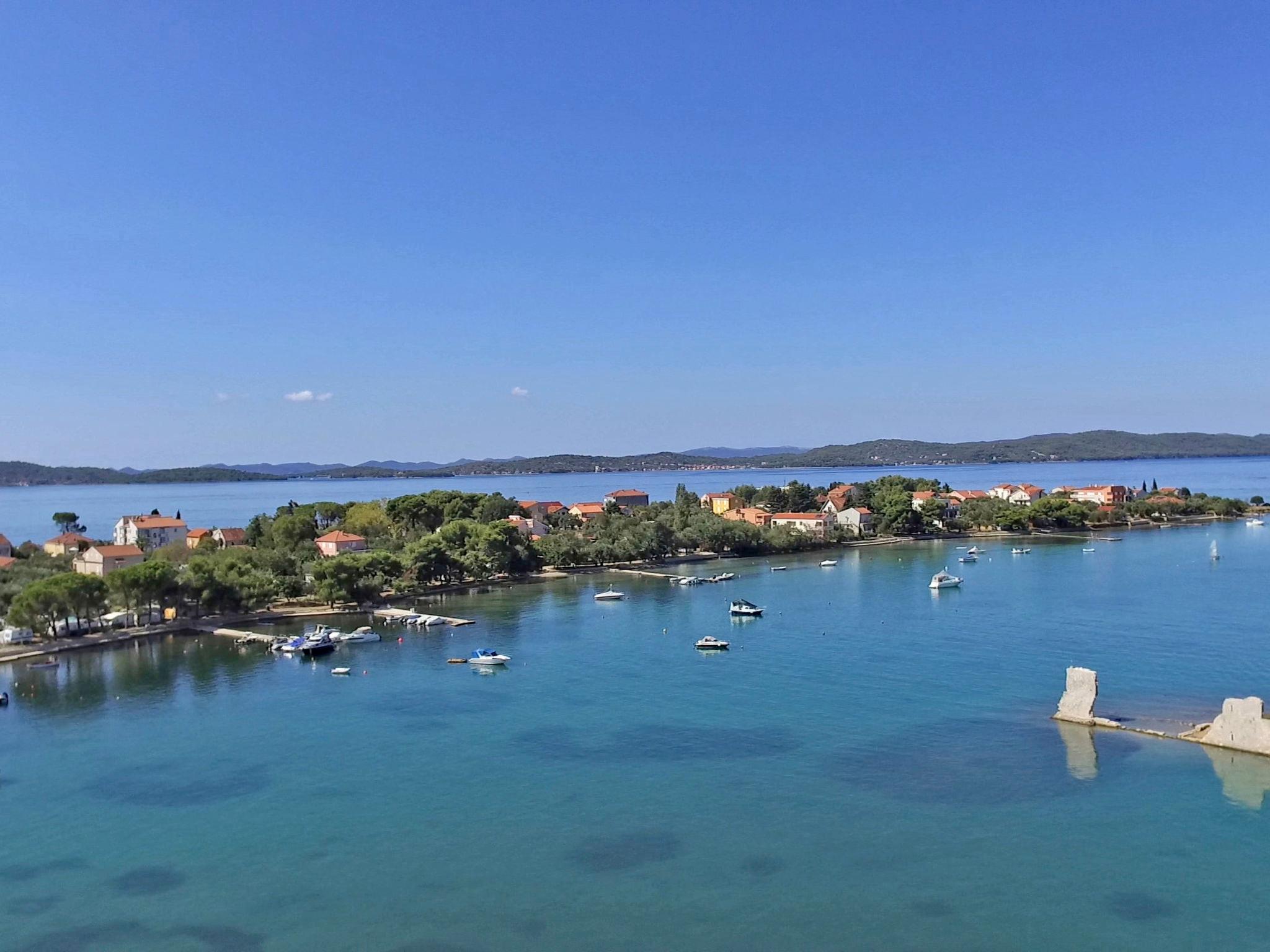 Foto 26 - Casa con 2 camere da letto a Sukošan con piscina privata e terrazza