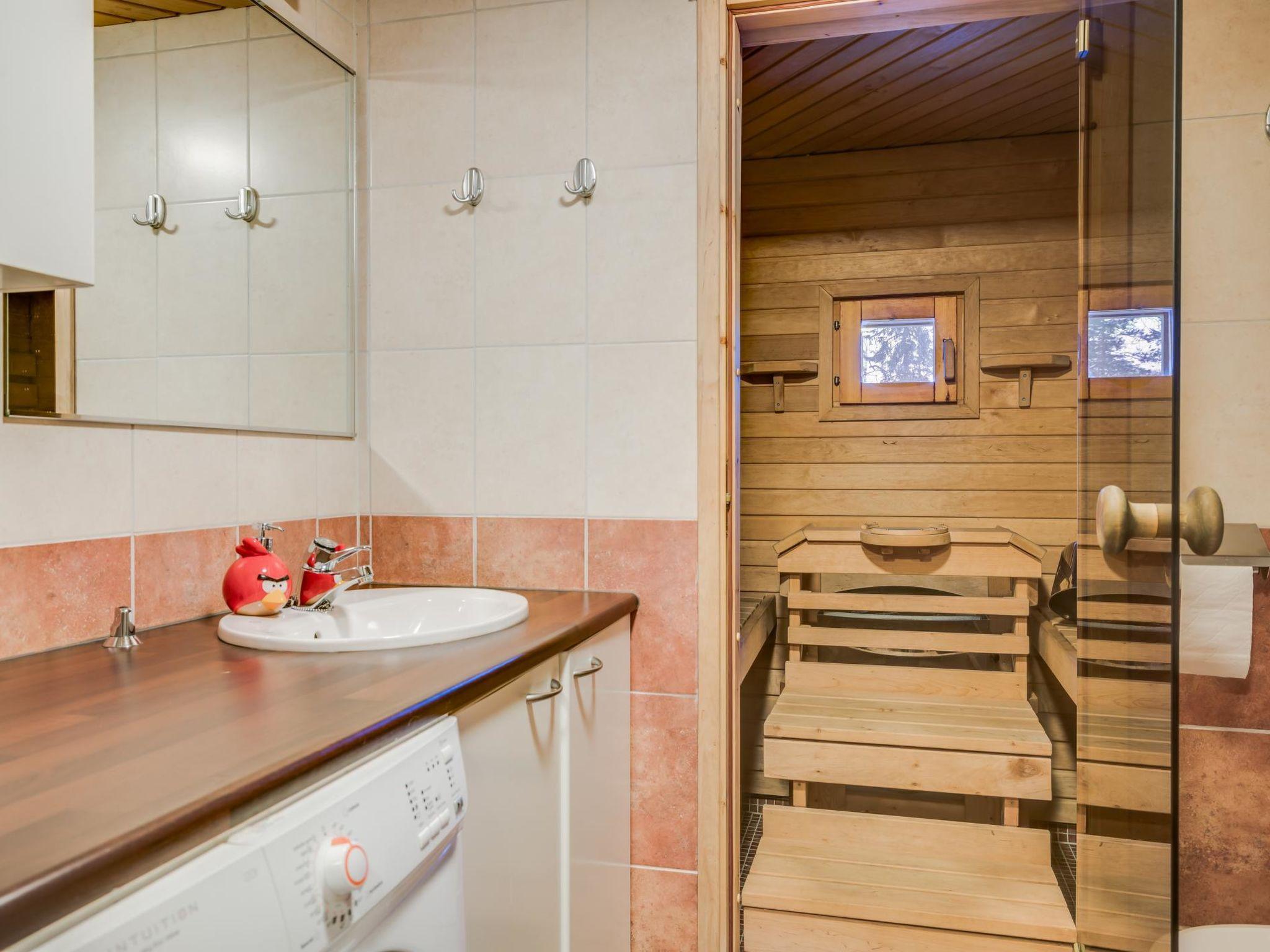 Foto 20 - Casa de 1 habitación en Kolari con sauna y vistas a la montaña