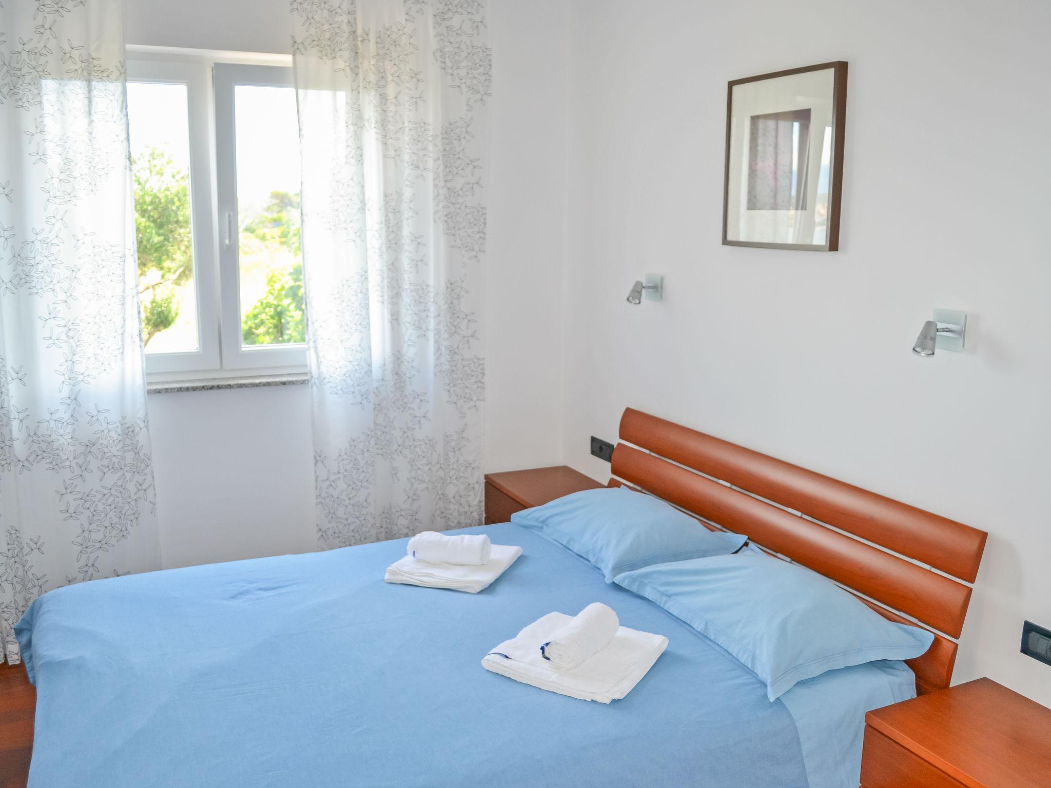 Photo 9 - 1 bedroom Apartment in Rab with garden and sea view