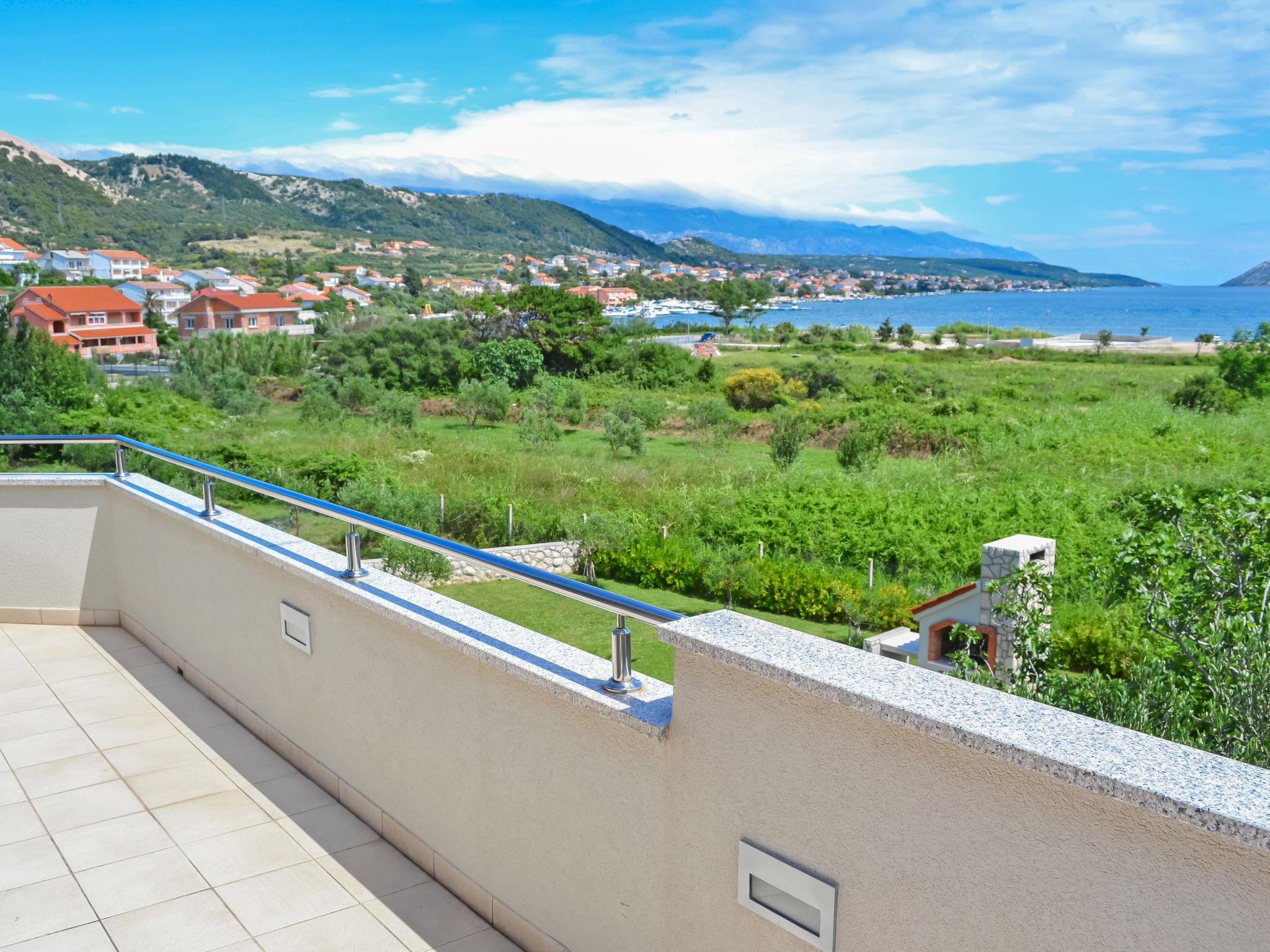 Photo 2 - Appartement de 1 chambre à Rab avec jardin et vues à la mer