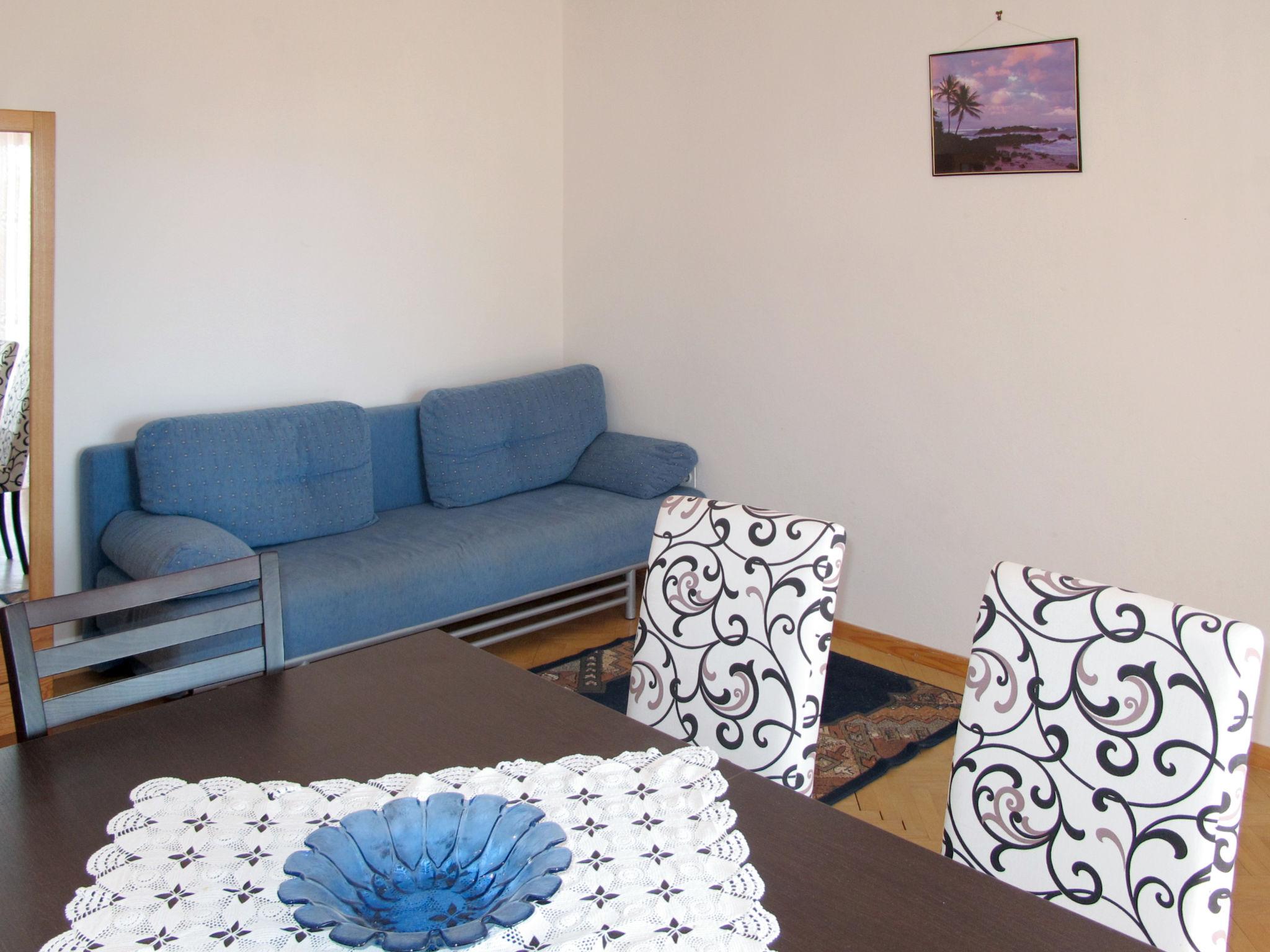 Photo 9 - 2 bedroom Apartment in Krk with swimming pool and garden