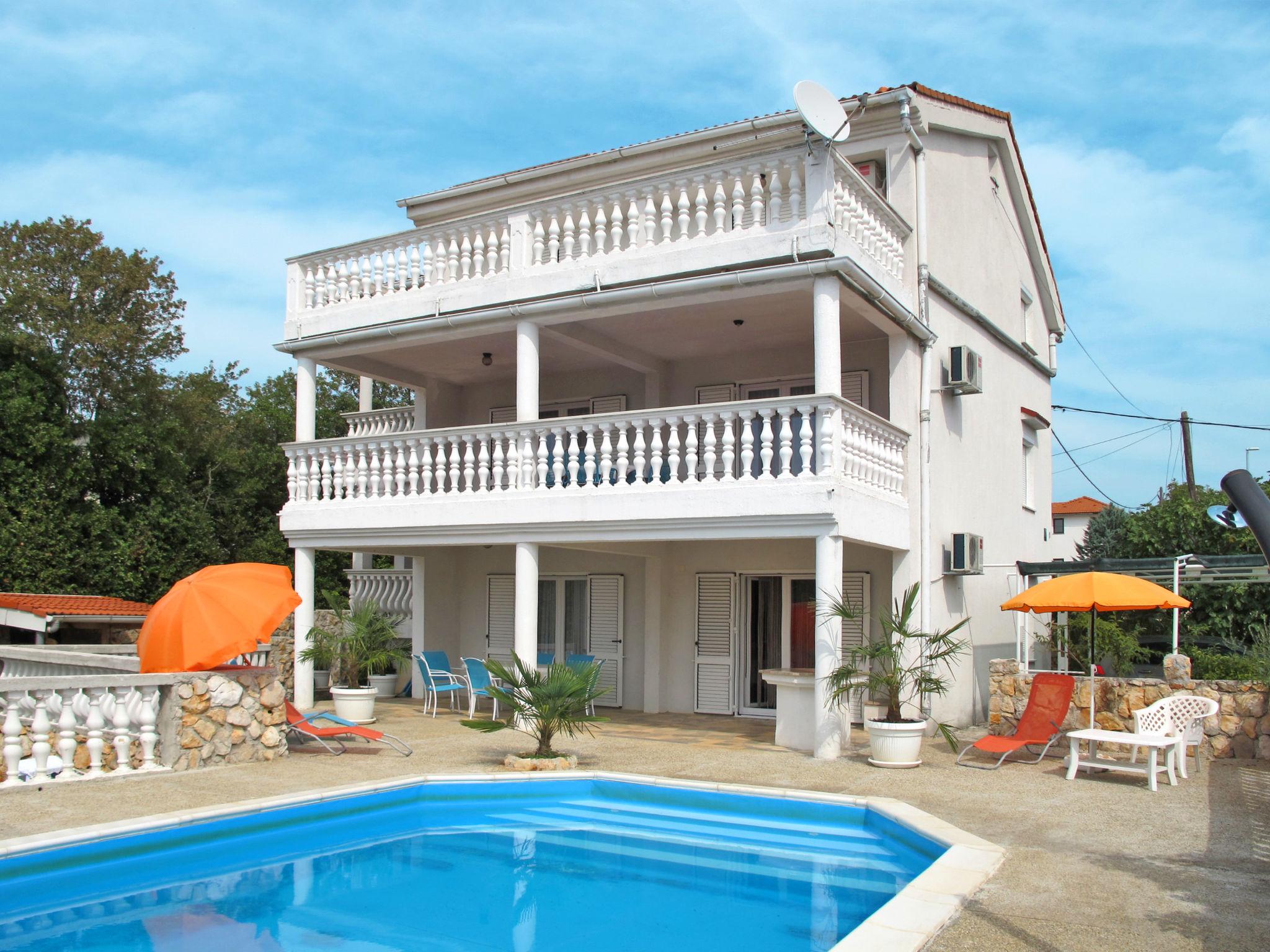Foto 2 - Apartamento de 2 quartos em Krk com piscina e vistas do mar