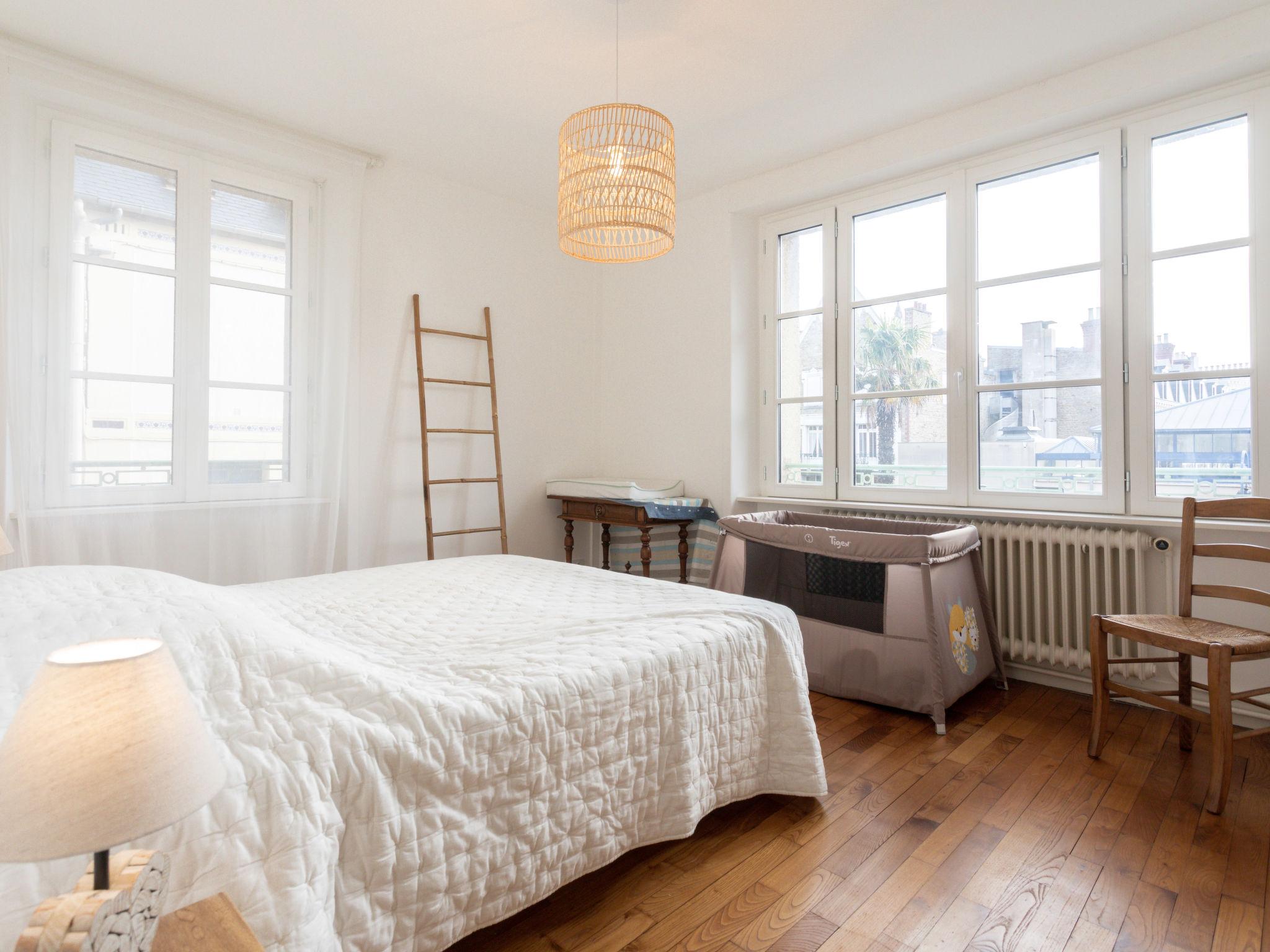 Foto 14 - Appartamento con 4 camere da letto a Dinard con terrazza e vista mare