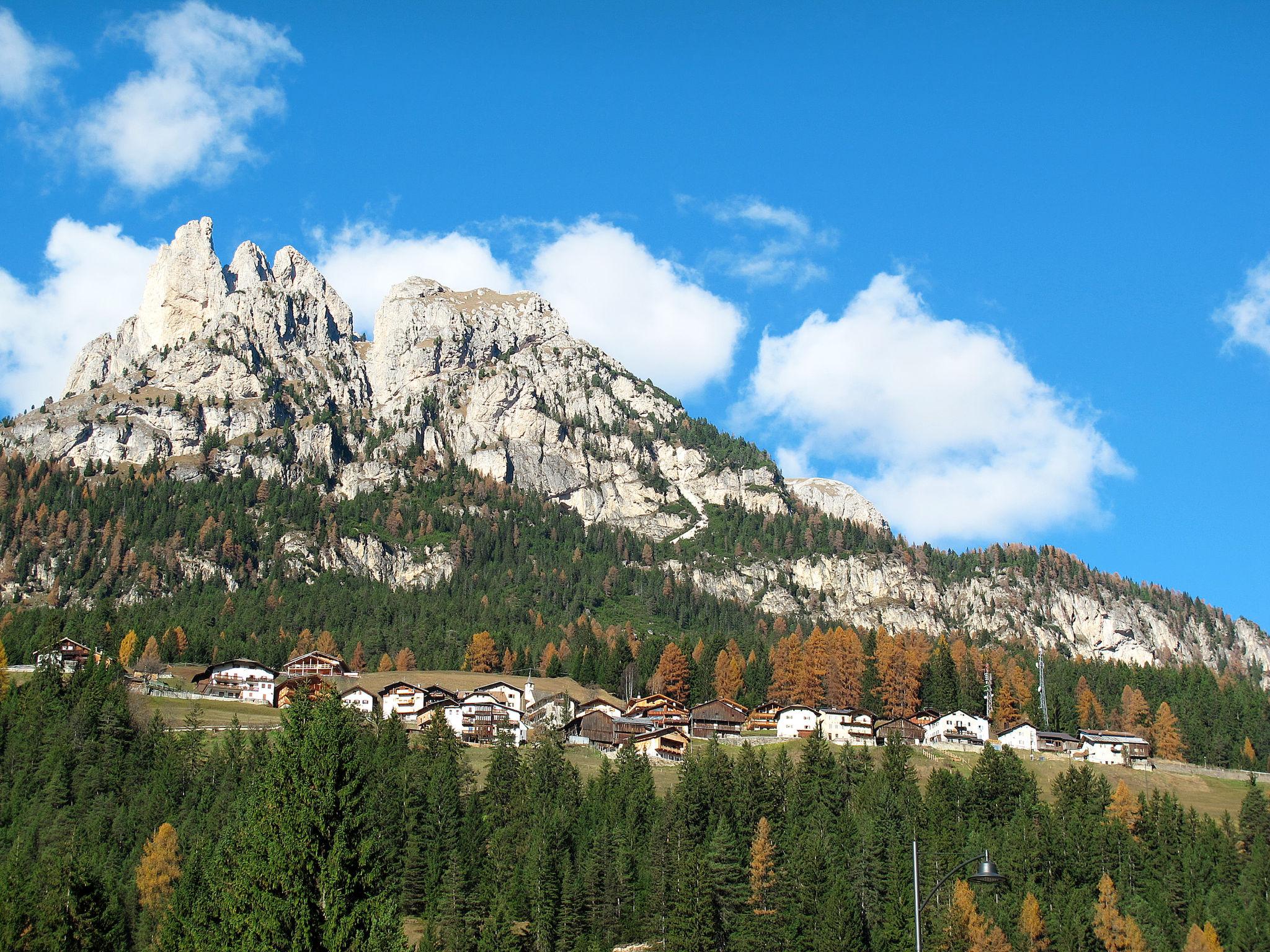 Foto 10 - Apartamento de 2 habitaciones en San Giovanni di Fassa-Sèn Jan con vistas a la montaña