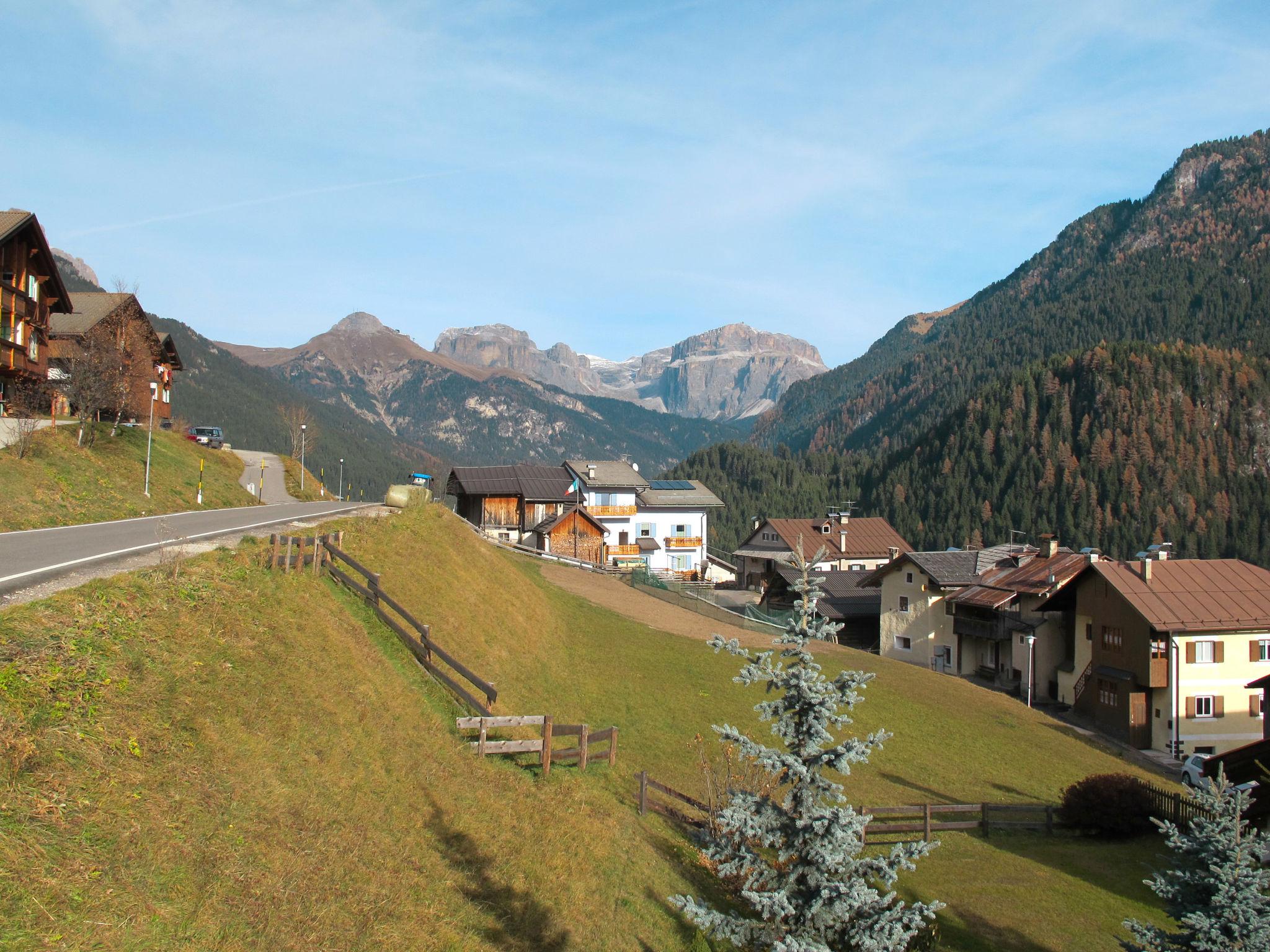 Photo 2 - Appartement de 2 chambres à San Giovanni di Fassa-Sèn Jan avec vues sur la montagne