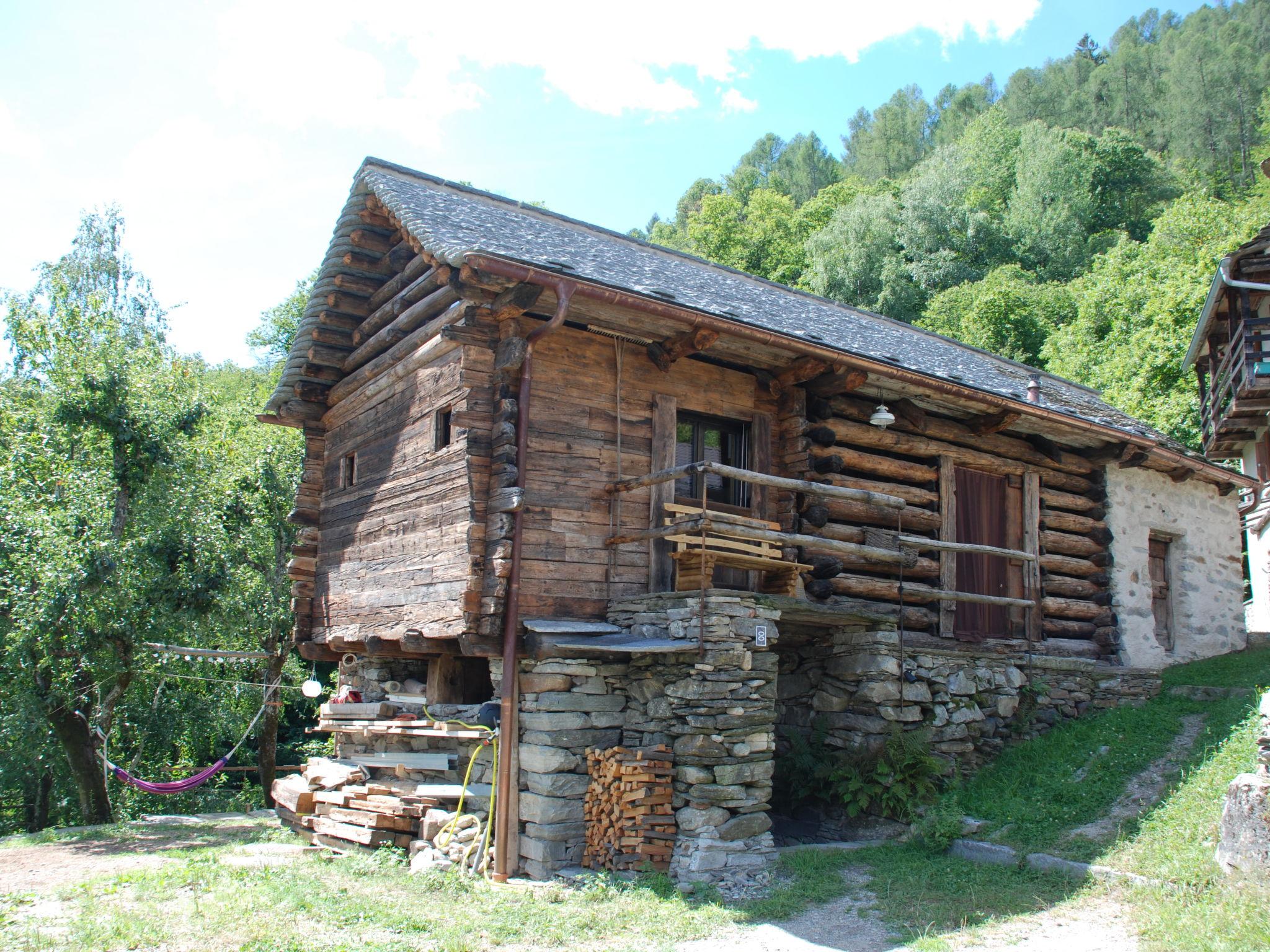 Photo 1 - Maison de 1 chambre à Serravalle avec jardin et vues sur la montagne