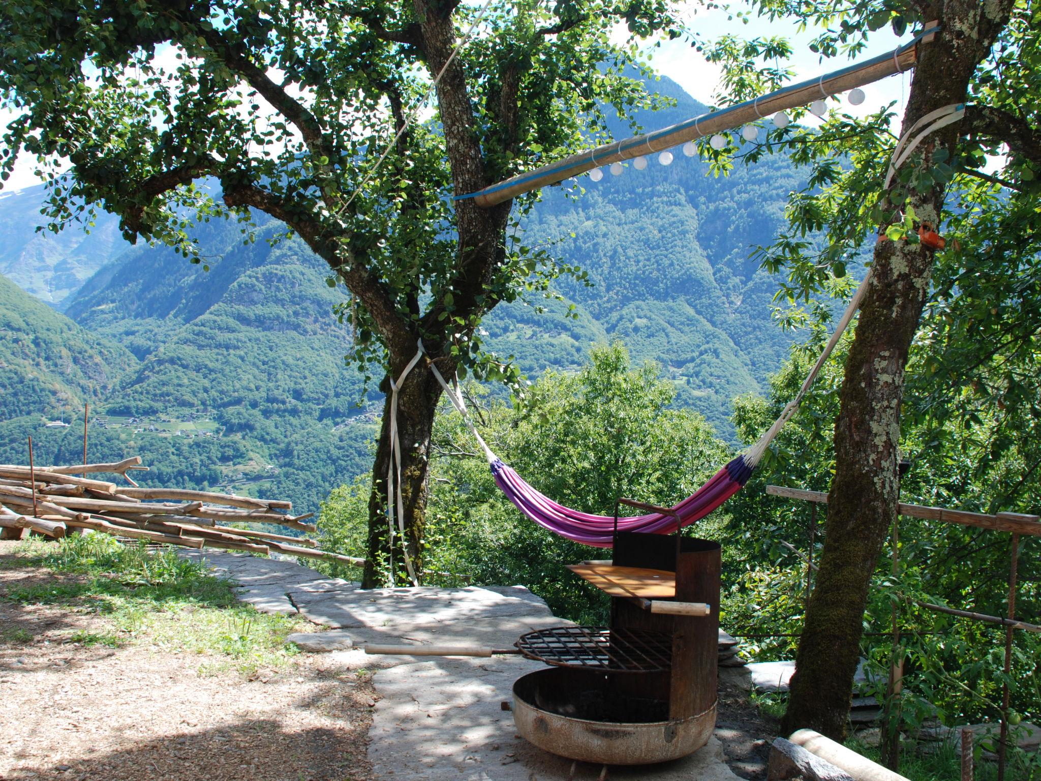 Photo 16 - Maison de 1 chambre à Serravalle avec jardin et vues sur la montagne