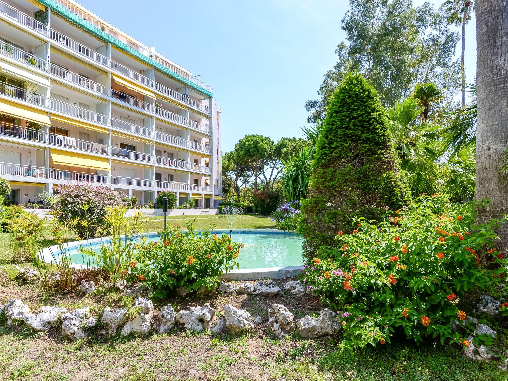 Foto 15 - Appartamento con 1 camera da letto a Cannes con giardino e vista mare