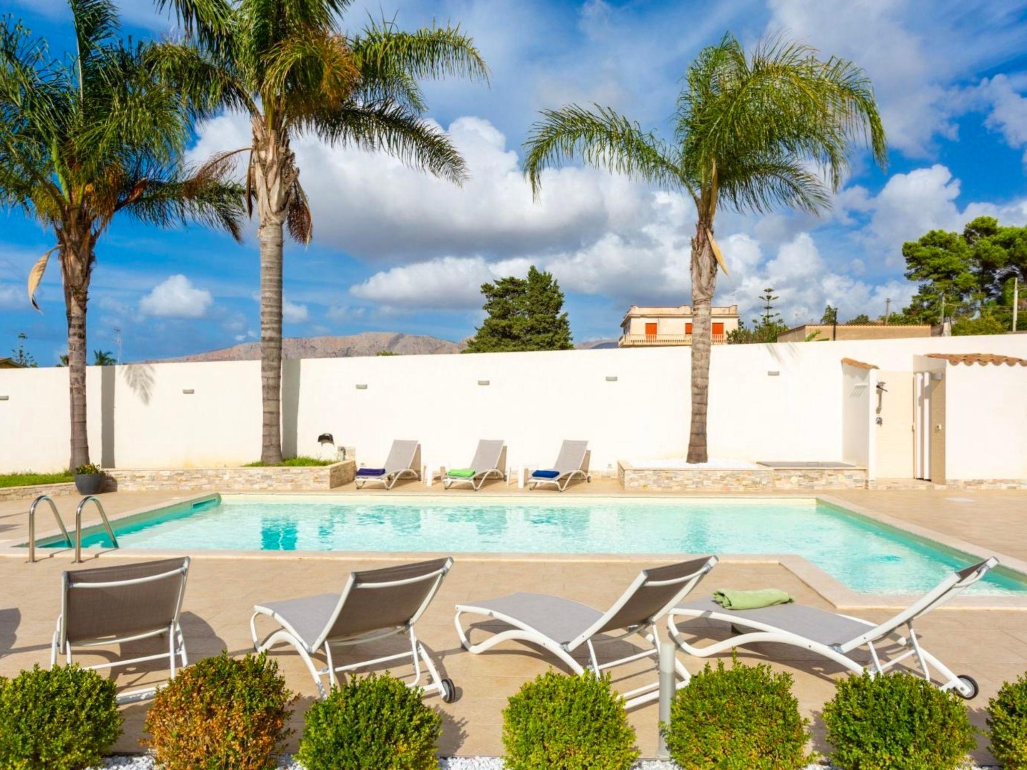 Photo 2 - Maison de 4 chambres à Trappeto avec piscine privée et vues à la mer