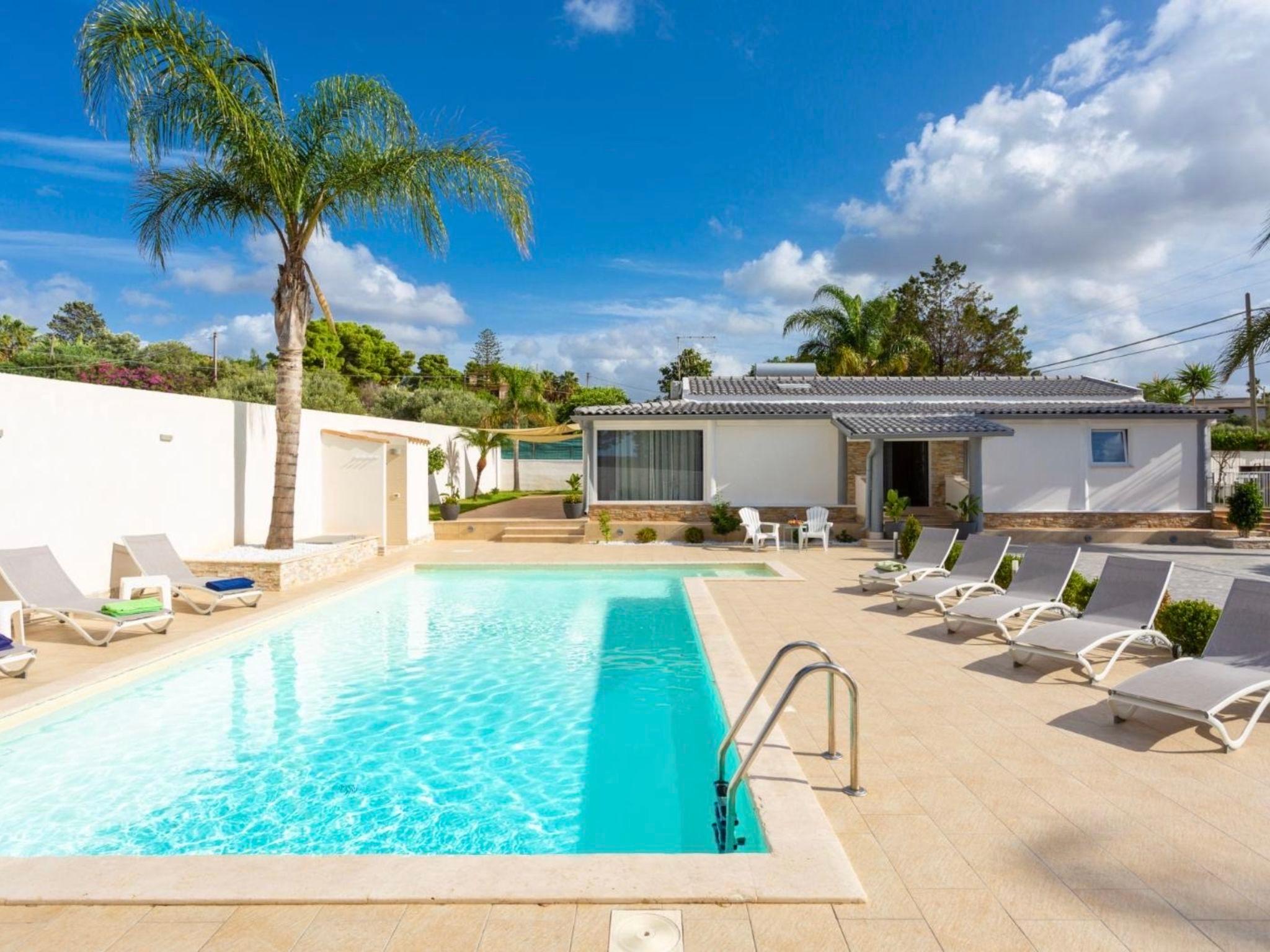 Photo 1 - Maison de 4 chambres à Trappeto avec piscine privée et jardin